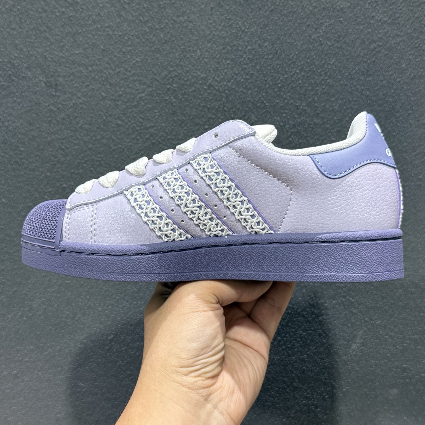 180 顶级头层版 adidas originals Supetar 2 贝壳头 简约经典 舒适时尚 复古板鞋 男女同款 黑白 KJ4210-Chinese UA Cheap High Quatity Brand Clothes Bags handbags Sneakers wholesale wholesaler seller from China Factory suppliers Fashion Clothing Shoes best Quality Beautiful Price 180 顶级头层版 adidas originals Supetar 2 贝壳头 简约经典 舒适时尚 复古板鞋 男女同款 黑白 KJ4210