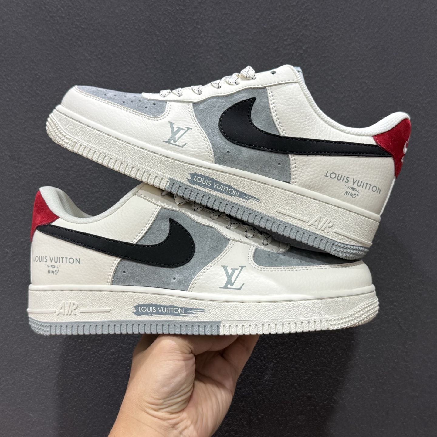 260 潮奢联名 空军一号 AIR FORCE 1 路易威登联名款Air Force 1 以经典鞋型为基底 碰撞高奢设计美学米白+灰调撞色拼接 MM3399-823-Chinese UA Cheap High Quatity Brand Clothes Bags handbags Sneakers wholesale wholesaler seller from China Factory suppliers Fashion Clothing Shoes best Quality Beautiful Price 260 潮奢联名 空军一号 AIR FORCE 1 路易威登联名款Air Force 1 以经典鞋型为基底 碰撞高奢设计美学米白+灰调撞色拼接 MM3399-823