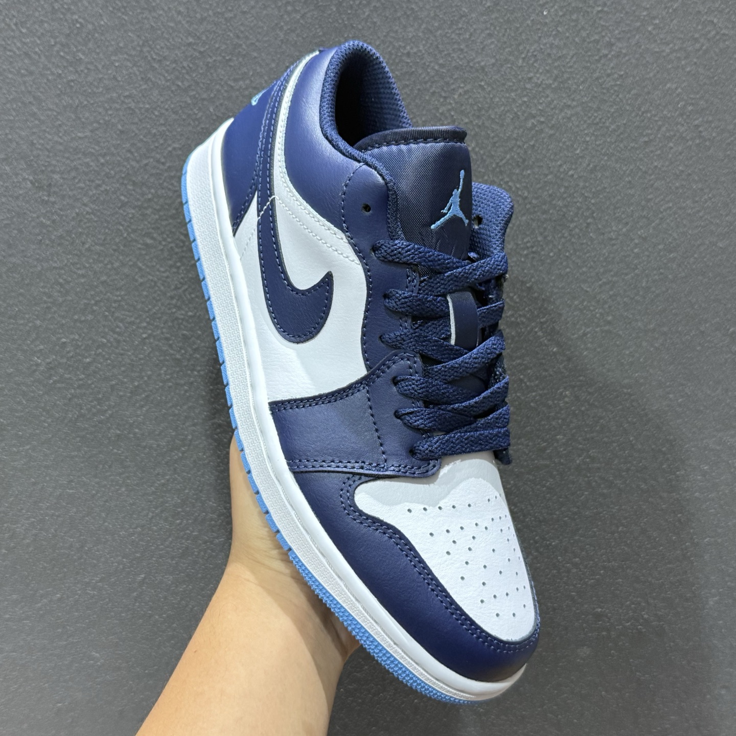 240 Air Jordan 1 Low AJ1 乔1白蓝配色 低帮复古文化篮球鞋 553558-404-Chinese UA Cheap High Quatity Brand Clothes Bags handbags Sneakers wholesale wholesaler seller from China Factory suppliers Fashion Clothing Shoes best Quality Beautiful Price 240 Air Jordan 1 Low AJ1 乔1白蓝配色 低帮复古文化篮球鞋 553558-404
