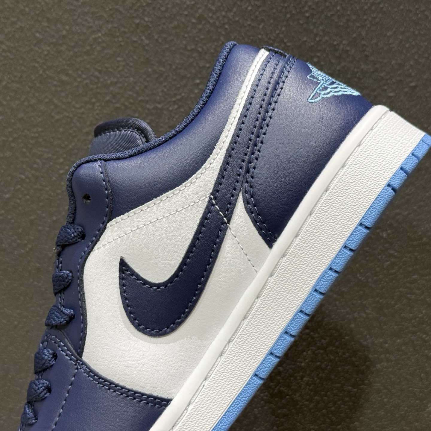 240 Air Jordan 1 Low AJ1 乔1白蓝配色 低帮复古文化篮球鞋 553558-404-Chinese UA Cheap High Quatity Brand Clothes Bags handbags Sneakers wholesale wholesaler seller from China Factory suppliers Fashion Clothing Shoes best Quality Beautiful Price 240 Air Jordan 1 Low AJ1 乔1白蓝配色 低帮复古文化篮球鞋 553558-404