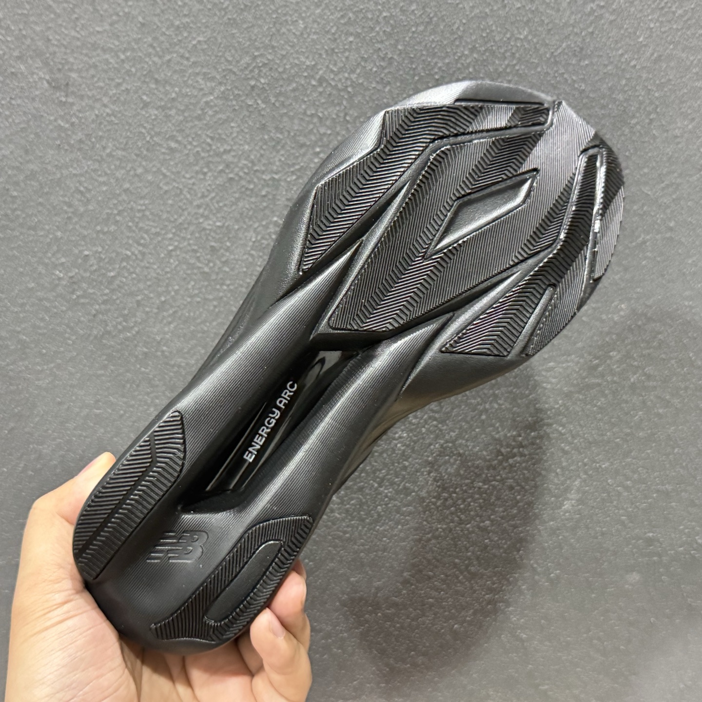 220 New Balance 新百伦FuelCell 简约 织物 NB 网布防滑耐磨透气轻便 低帮 马拉松跑步鞋 MFCXDV6-Chinese UA Cheap High Quatity Brand Clothes Bags handbags Sneakers wholesale wholesaler seller from China Factory suppliers Fashion Clothing Shoes best Quality Beautiful Price 220 New Balance 新百伦FuelCell 简约 织物 NB 网布防滑耐磨透气轻便 低帮 马拉松跑步鞋 MFCXDV6