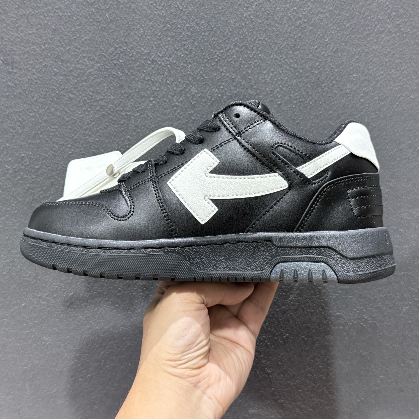 240 Off-White 防滑耐磨透气性轻便跑鞋-Chinese UA Cheap High Quatity Brand Clothes Bags handbags Sneakers wholesale wholesaler seller from China Factory suppliers Fashion Clothing Shoes best Quality Beautiful Price 240 Off-White 防滑耐磨透气性轻便跑鞋