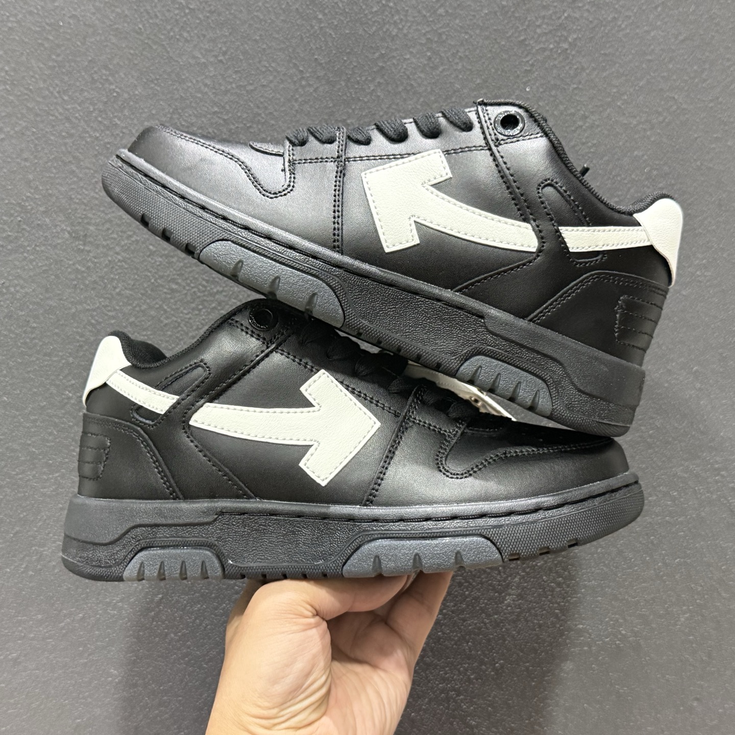 240 Off-White 防滑耐磨透气性轻便跑鞋-Chinese UA Cheap High Quatity Brand Clothes Bags handbags Sneakers wholesale wholesaler seller from China Factory suppliers Fashion Clothing Shoes best Quality Beautiful Price 240 Off-White 防滑耐磨透气性轻便跑鞋