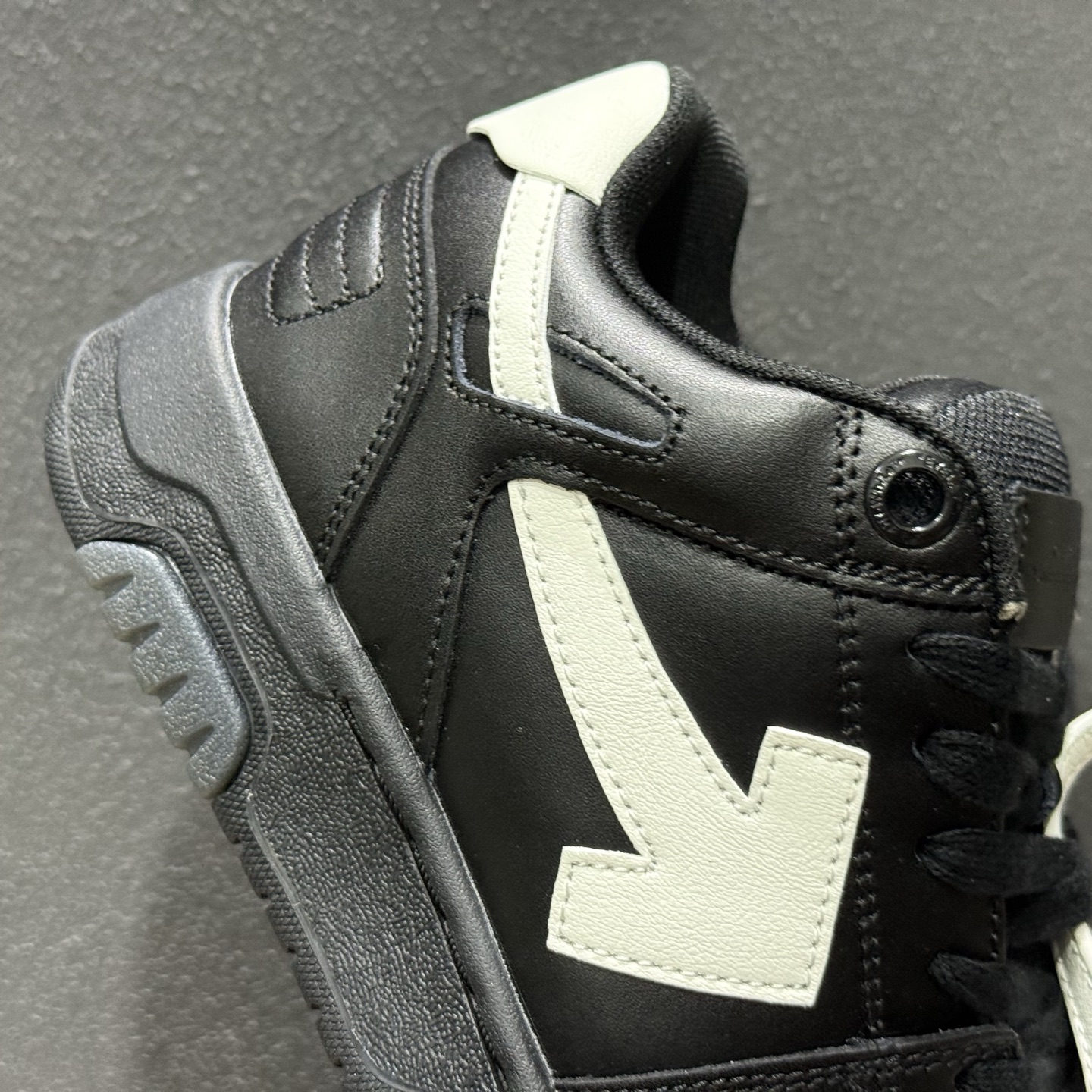240 Off-White 防滑耐磨透气性轻便跑鞋-Chinese UA Cheap High Quatity Brand Clothes Bags handbags Sneakers wholesale wholesaler seller from China Factory suppliers Fashion Clothing Shoes best Quality Beautiful Price 240 Off-White 防滑耐磨透气性轻便跑鞋