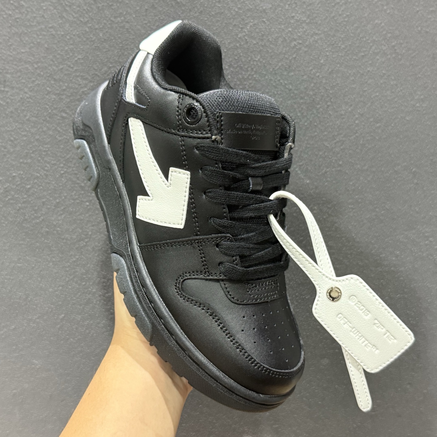 240 Off-White 防滑耐磨透气性轻便跑鞋-Chinese UA Cheap High Quatity Brand Clothes Bags handbags Sneakers wholesale wholesaler seller from China Factory suppliers Fashion Clothing Shoes best Quality Beautiful Price 240 Off-White 防滑耐磨透气性轻便跑鞋
