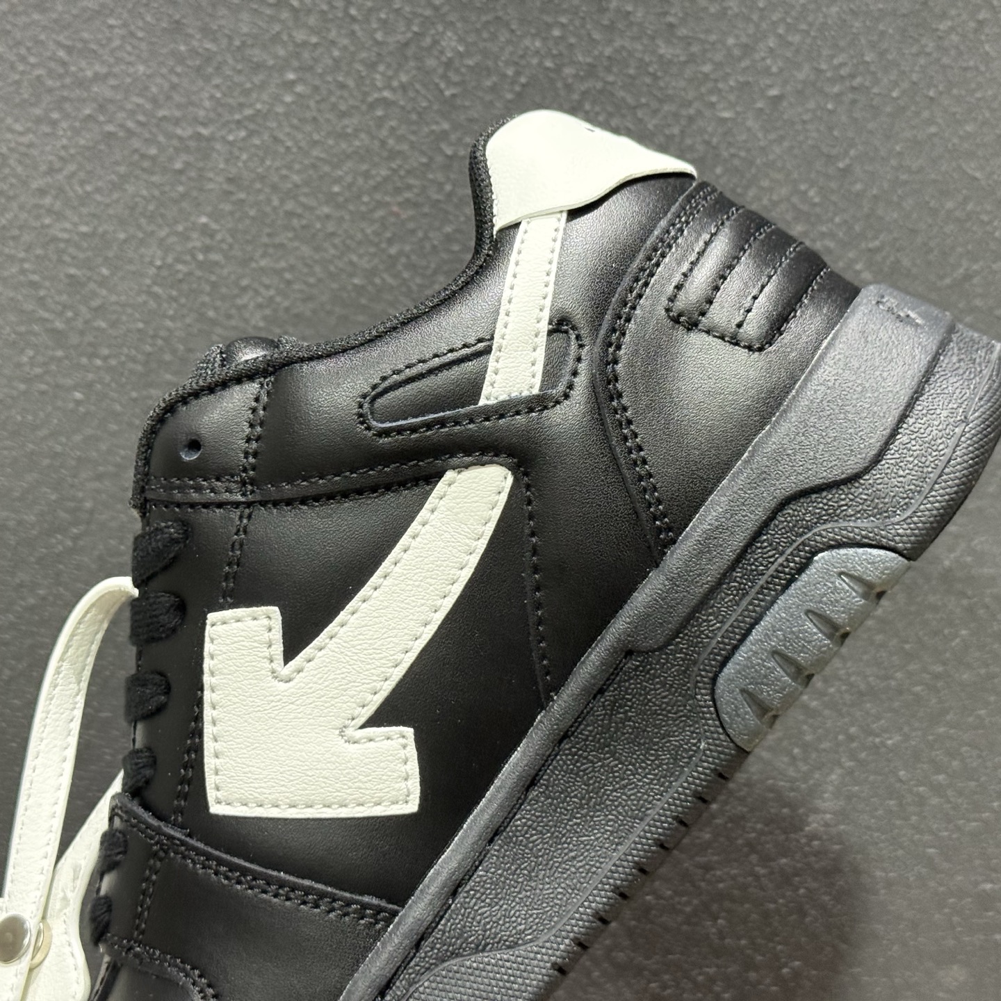 240 Off-White 防滑耐磨透气性轻便跑鞋-Chinese UA Cheap High Quatity Brand Clothes Bags handbags Sneakers wholesale wholesaler seller from China Factory suppliers Fashion Clothing Shoes best Quality Beautiful Price 240 Off-White 防滑耐磨透气性轻便跑鞋