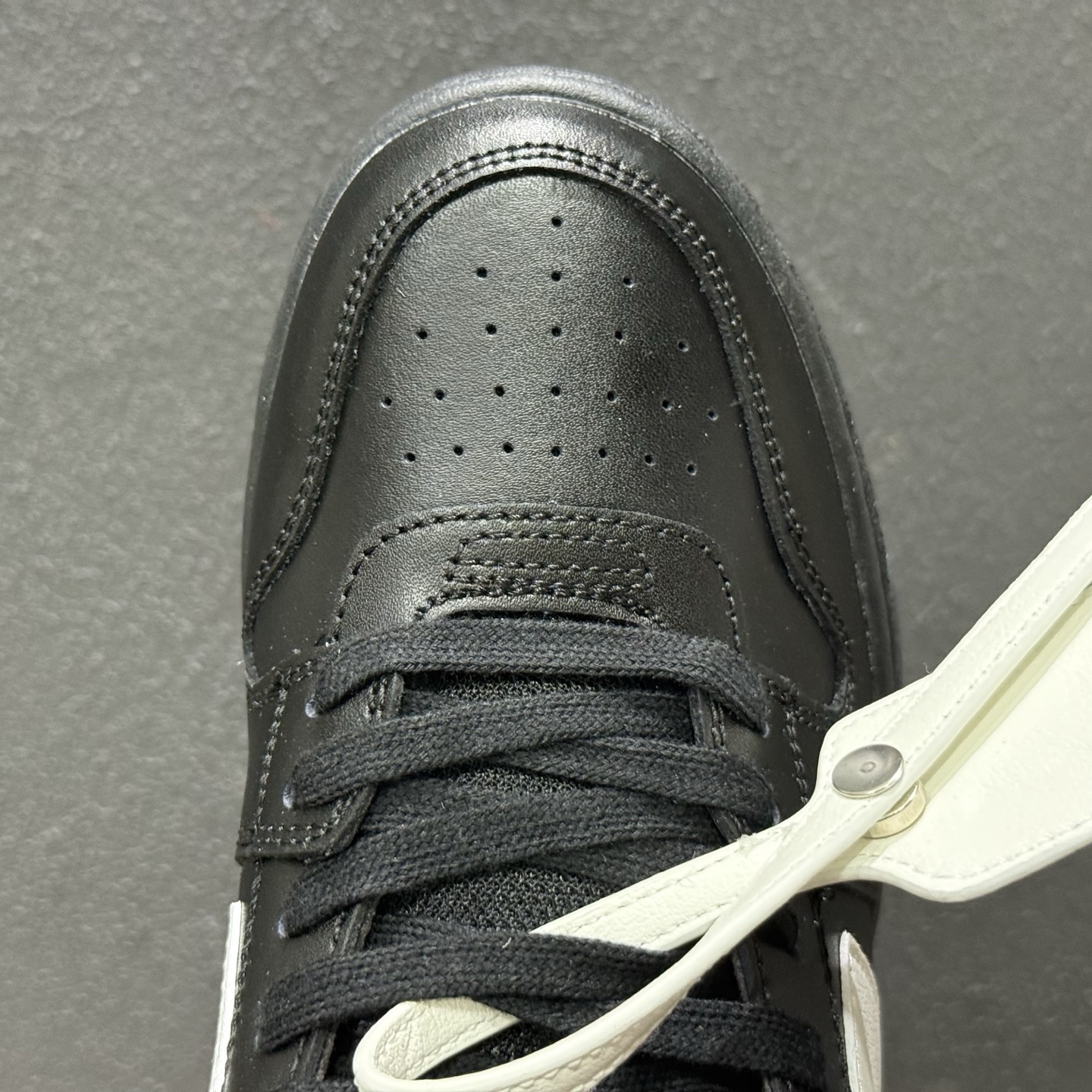 240 Off-White 防滑耐磨透气性轻便跑鞋-Chinese UA Cheap High Quatity Brand Clothes Bags handbags Sneakers wholesale wholesaler seller from China Factory suppliers Fashion Clothing Shoes best Quality Beautiful Price 240 Off-White 防滑耐磨透气性轻便跑鞋