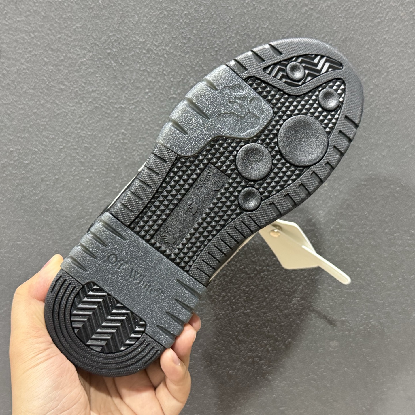 240 Off-White 防滑耐磨透气性轻便跑鞋-Chinese UA Cheap High Quatity Brand Clothes Bags handbags Sneakers wholesale wholesaler seller from China Factory suppliers Fashion Clothing Shoes best Quality Beautiful Price 240 Off-White 防滑耐磨透气性轻便跑鞋