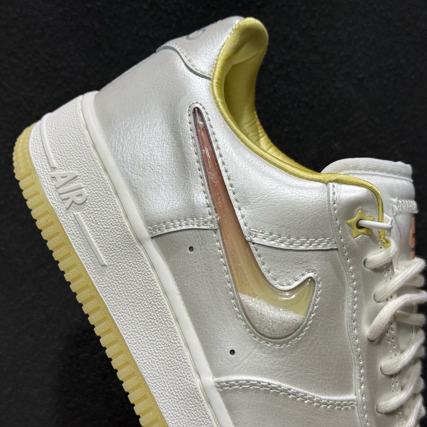 NK Air Force 1 Low 空军一号低帮休闲板鞋 IR8218-118