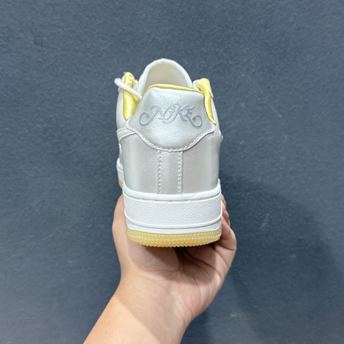 NK Air Force 1 Low 空军一号低帮休闲板鞋 IR8218-118
