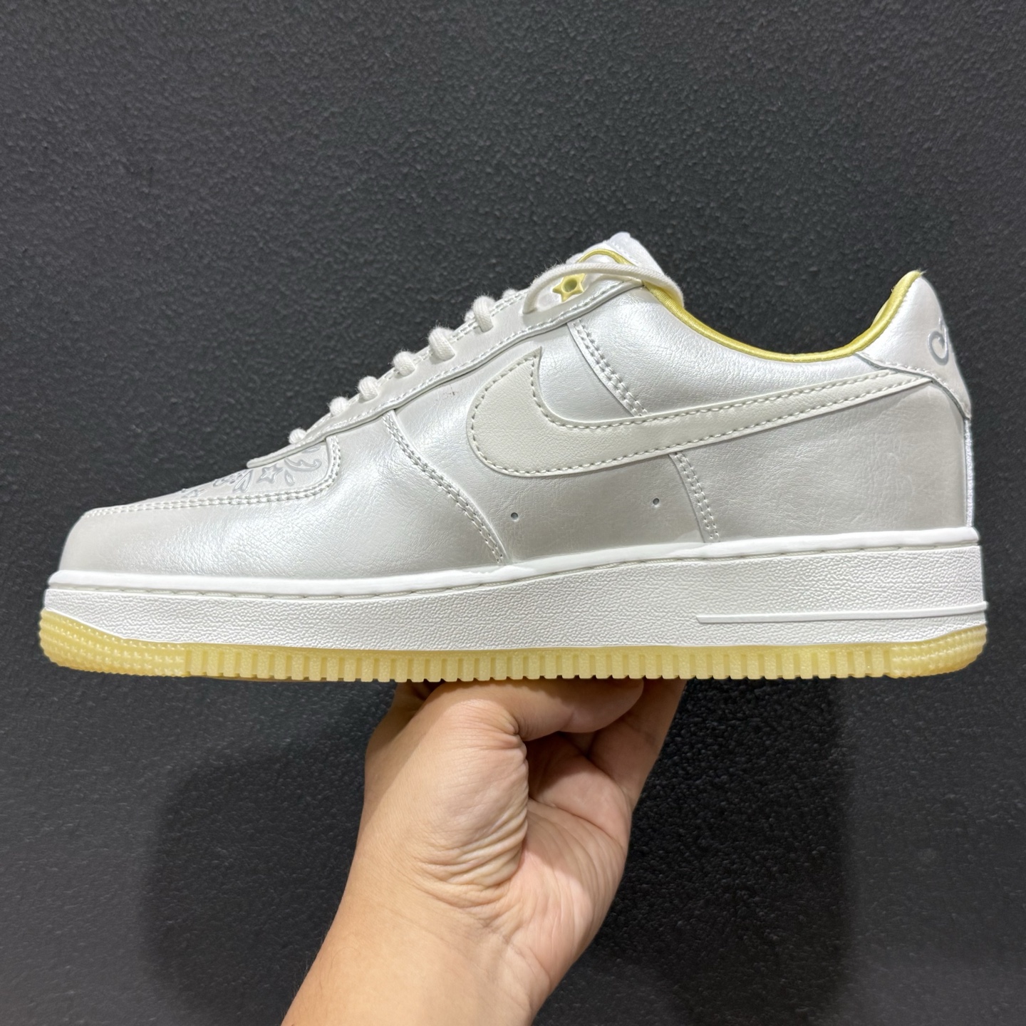 NK Air Force 1 Low 空军一号低帮休闲板鞋 IR8218-118
