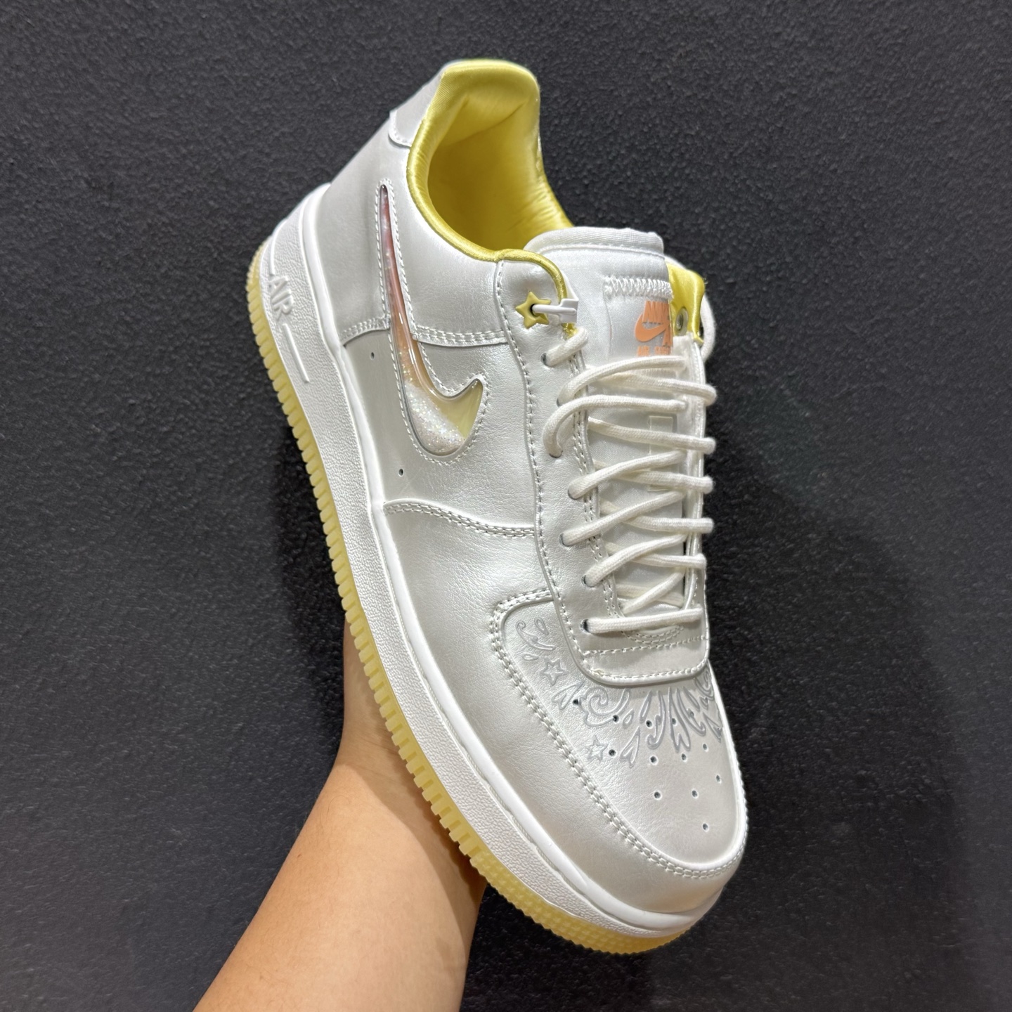 NK Air Force 1 Low 空军一号低帮休闲板鞋 IR8218-118