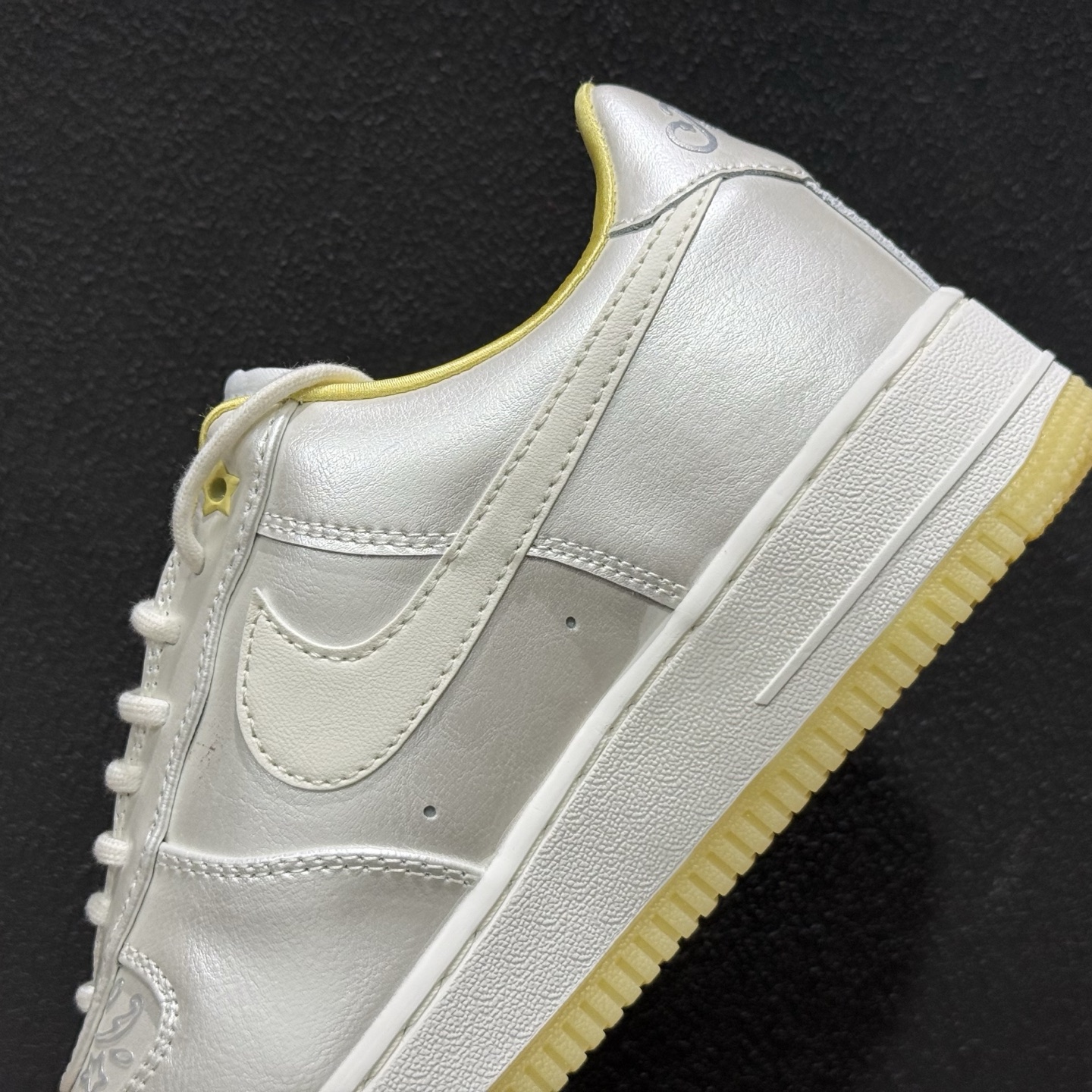 NK Air Force 1 Low 空军一号低帮休闲板鞋 IR8218-118