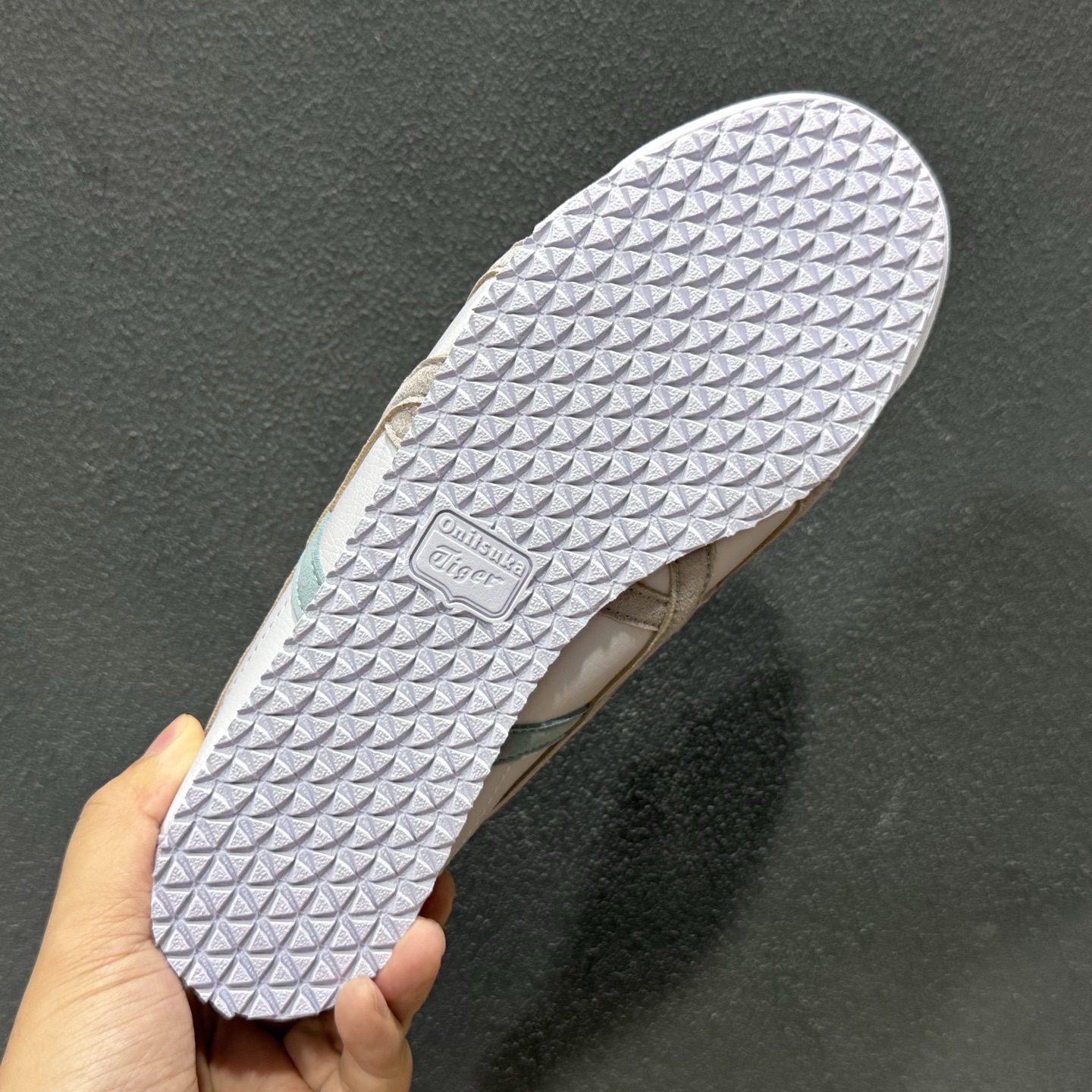 OnitsukaTiger/鬼塚虎 Mexico 66 Vin 低邦休闲跑步鞋 1183C076-020-High Quatity Cheap Brand wholesale wholesaler seller Clothes Bags handbags Sneakers Top Fashion Clothing Shoes from China Factory Chinese suppliers best Quality Beautiful Price OnitsukaTiger/鬼塚虎 Mexico 66 Vin 低邦休闲跑步鞋 1183C076-020