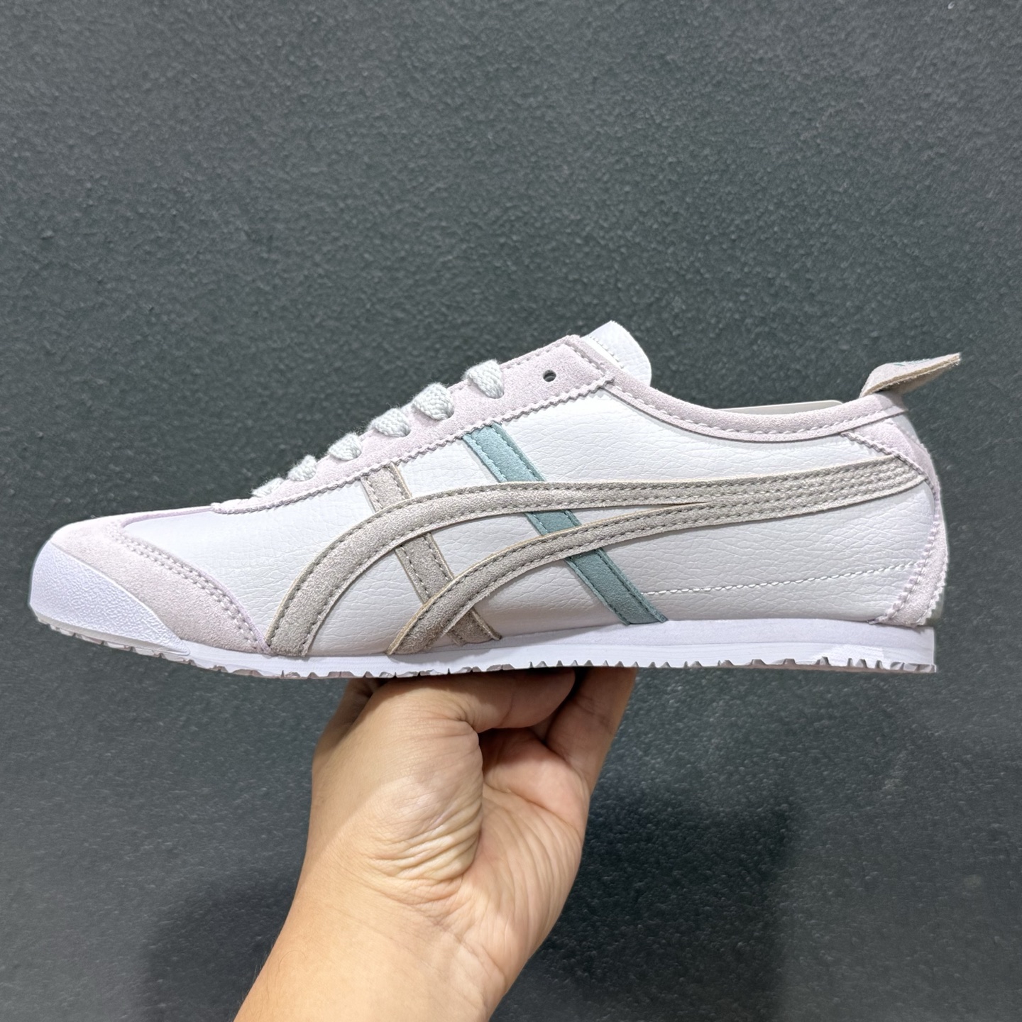 OnitsukaTiger/鬼塚虎 Mexico 66 Vin 低邦休闲跑步鞋 1183C076-020-High Quatity Cheap Brand wholesale wholesaler seller Clothes Bags handbags Sneakers Top Fashion Clothing Shoes from China Factory Chinese suppliers best Quality Beautiful Price OnitsukaTiger/鬼塚虎 Mexico 66 Vin 低邦休闲跑步鞋 1183C076-020
