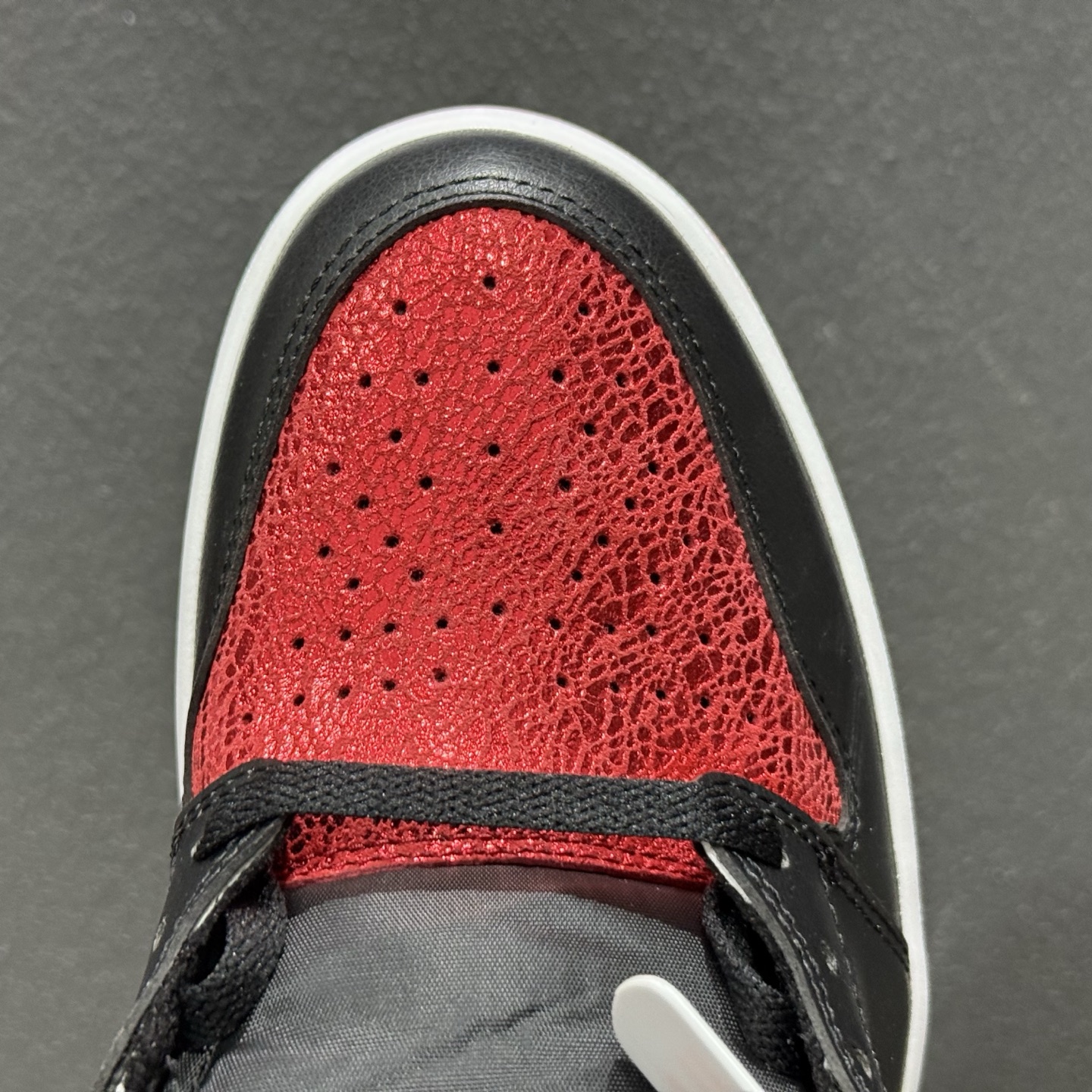 平台爆款 Jordan Air Jordan 1 High Ruby 白红黑 FD2596-602-High Quatity Cheap Brand wholesale wholesaler seller Clothes Bags handbags Sneakers Top Fashion Clothing Shoes from China Factory Chinese suppliers best Quality Beautiful Price 平台爆款 Jordan Air Jordan 1 High Ruby 白红黑 FD2596-602