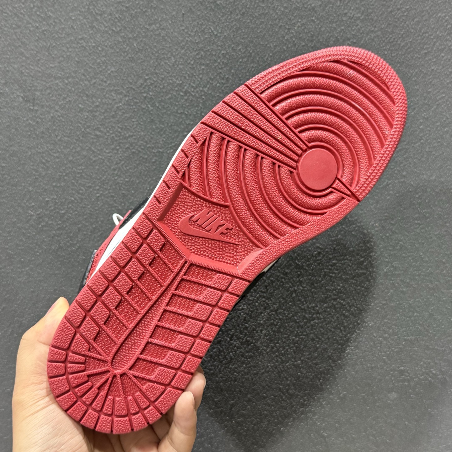 平台爆款 Jordan Air Jordan 1 High Ruby 白红黑 FD2596-602-High Quatity Cheap Brand wholesale wholesaler seller Clothes Bags handbags Sneakers Top Fashion Clothing Shoes from China Factory Chinese suppliers best Quality Beautiful Price 平台爆款 Jordan Air Jordan 1 High Ruby 白红黑 FD2596-602
