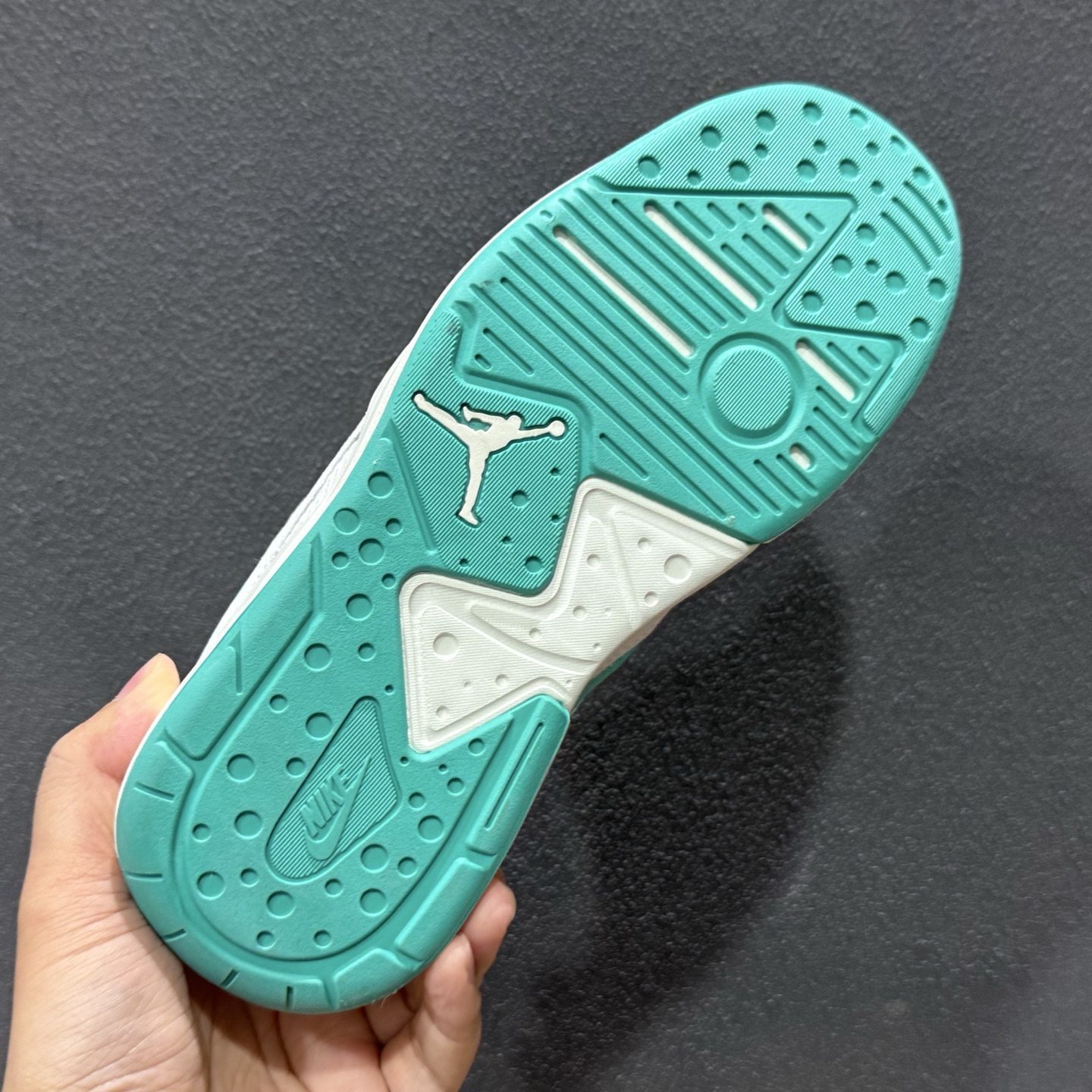 AD版Jordan CMFT ERA 舒适简约低帮运动板鞋 HJ6778-113-High Quatity Cheap Brand wholesale wholesaler seller Clothes Bags handbags Sneakers Top Fashion Clothing Shoes from China Factory Chinese suppliers best Quality Beautiful Price AD版Jordan CMFT ERA 舒适简约低帮运动板鞋 HJ6778-113
