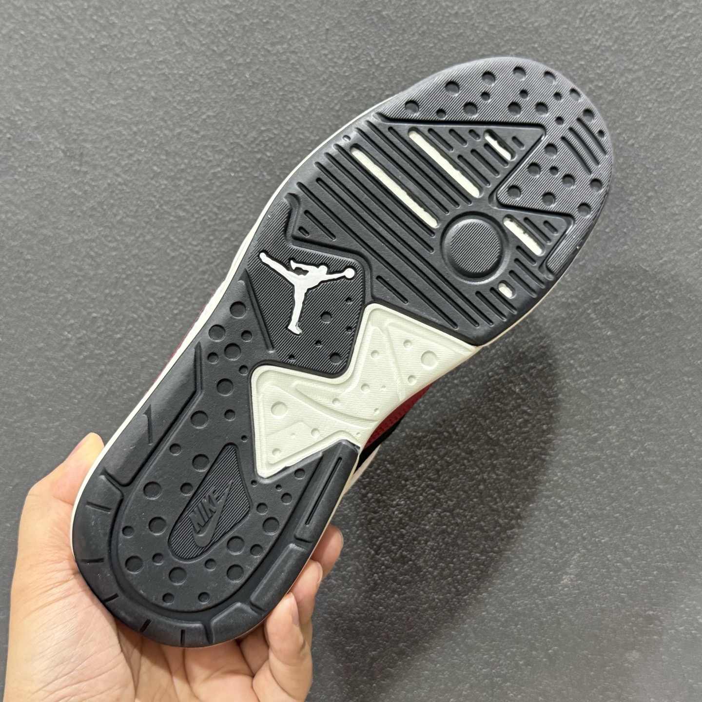 AD版Jordan CMFT ERA 舒适简约低帮运动板鞋 HJ6777-106-High Quatity Cheap Brand wholesale wholesaler seller Clothes Bags handbags Sneakers Top Fashion Clothing Shoes from China Factory Chinese suppliers best Quality Beautiful Price AD版Jordan CMFT ERA 舒适简约低帮运动板鞋 HJ6777-106