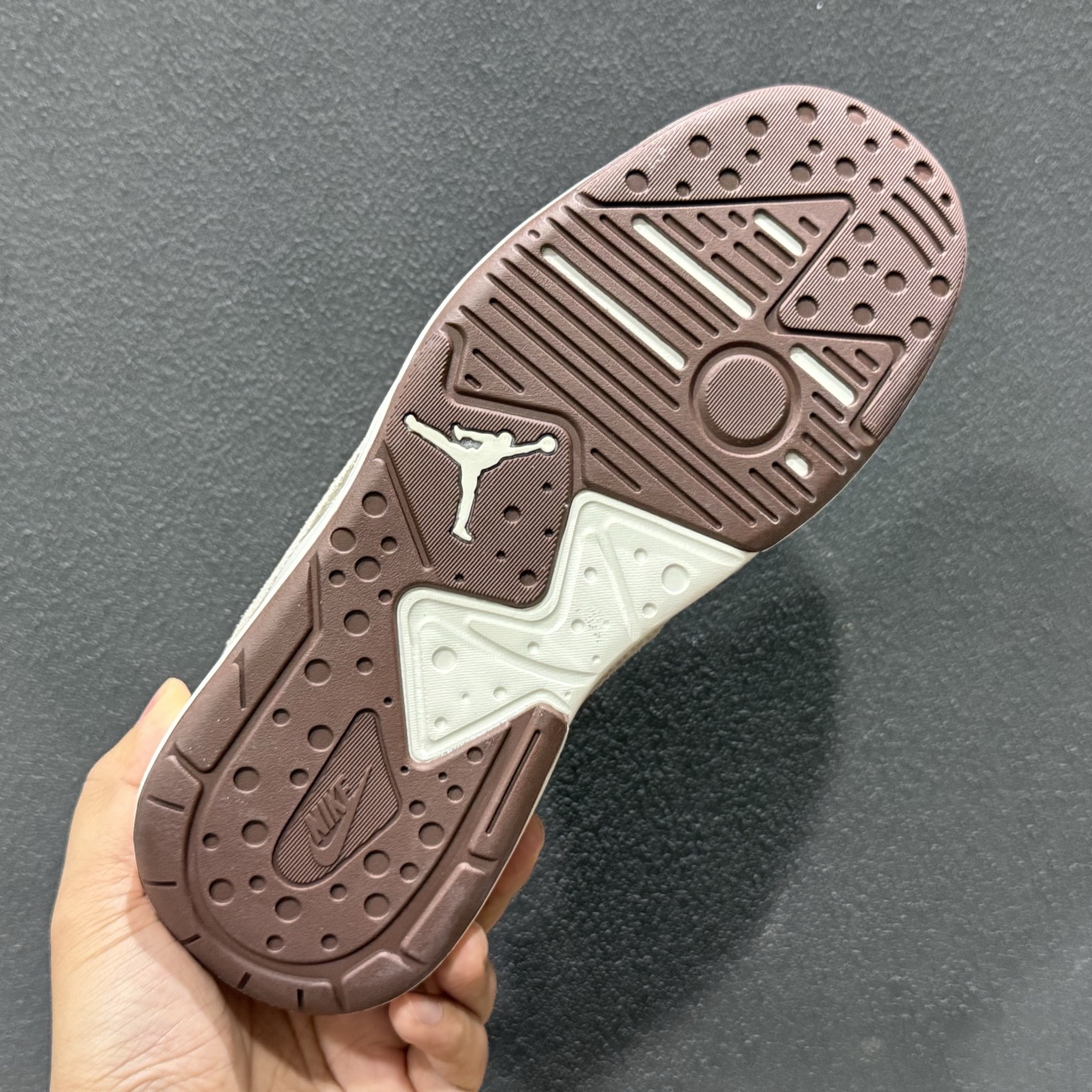 AD版Jordan CMFT ERA 舒适简约低帮运动板鞋 IQ9781-261-High Quatity Cheap Brand wholesale wholesaler seller Clothes Bags handbags Sneakers Top Fashion Clothing Shoes from China Factory Chinese suppliers best Quality Beautiful Price AD版Jordan CMFT ERA 舒适简约低帮运动板鞋 IQ9781-261