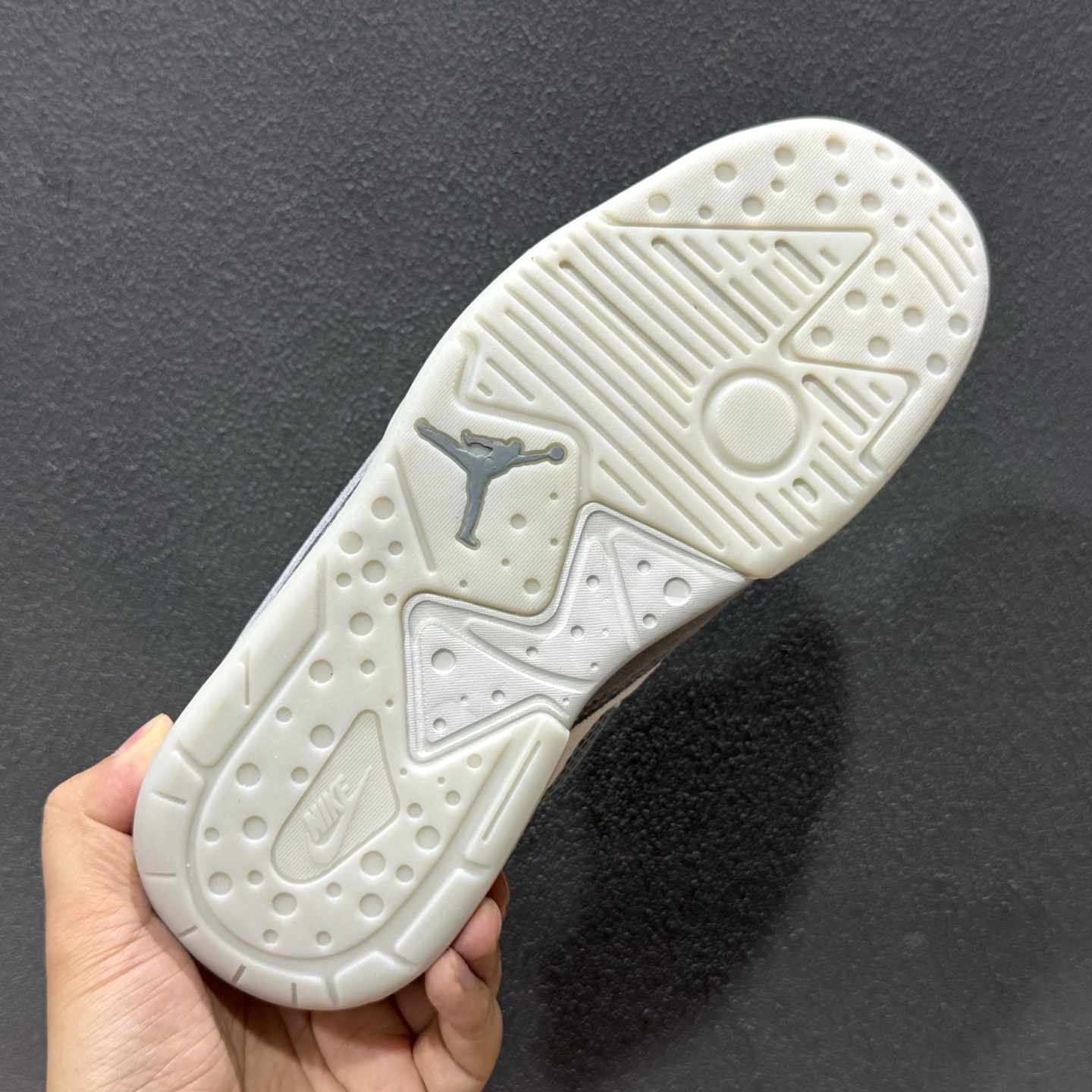 AD版Jordan CMFT ERA 舒适简约低帮运动板鞋 HJ6777-005-High Quatity Cheap Brand wholesale wholesaler seller Clothes Bags handbags Sneakers Top Fashion Clothing Shoes from China Factory Chinese suppliers best Quality Beautiful Price AD版Jordan CMFT ERA 舒适简约低帮运动板鞋 HJ6777-005