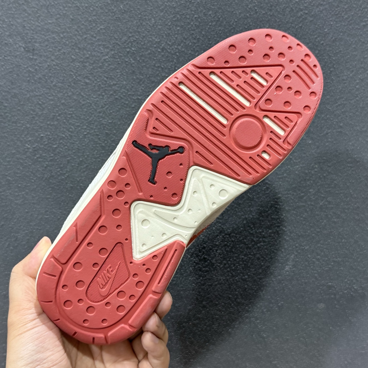 AD版Jordan CMFT ERA 舒适简约低帮运动板鞋 HJ6777-101-High Quatity Cheap Brand wholesale wholesaler seller Clothes Bags handbags Sneakers Top Fashion Clothing Shoes from China Factory Chinese suppliers best Quality Beautiful Price AD版Jordan CMFT ERA 舒适简约低帮运动板鞋 HJ6777-101
