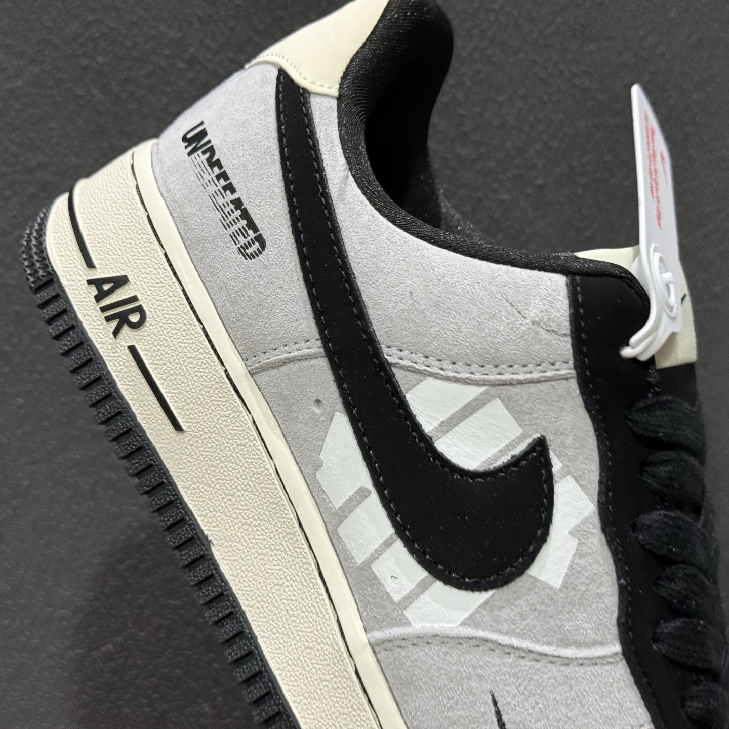 Nike Air Force 1 x Undefeated 联名款 ”灰黑麂皮” FV3694-114