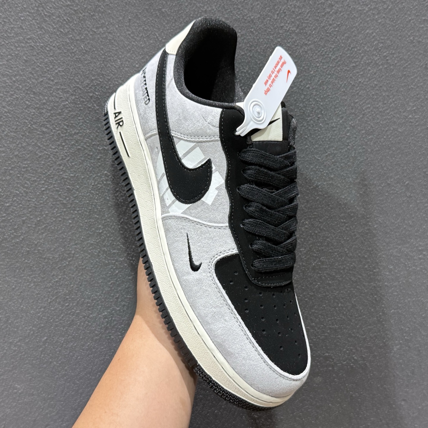 Nike Air Force 1 x Undefeated 联名款 ”灰黑麂皮” FV3694-114