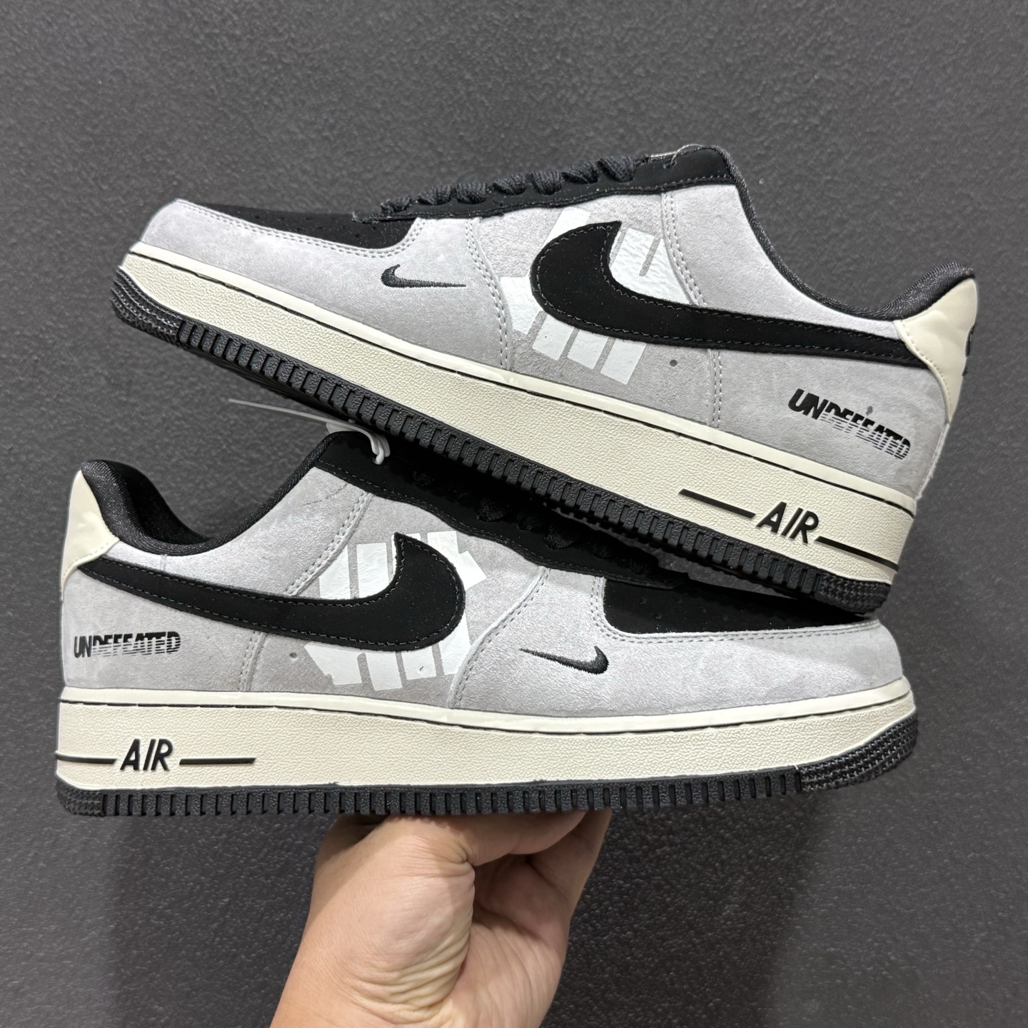 Nike Air Force 1 x Undefeated 联名款 ”灰黑麂皮” FV3694-114