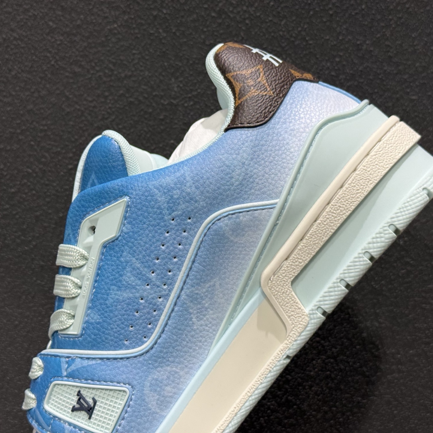 LOUIS VUITTON 路易威登 LV Trainer