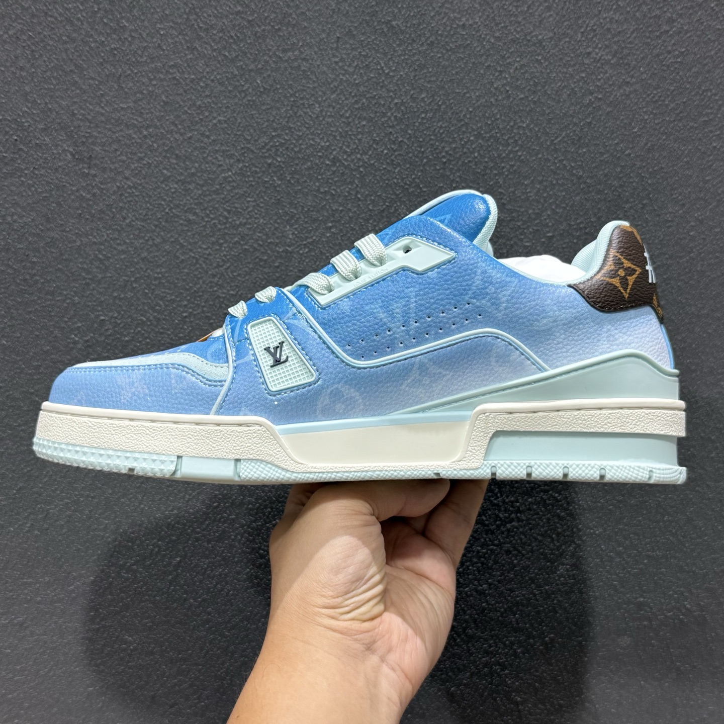 LOUIS VUITTON 路易威登 LV Trainer