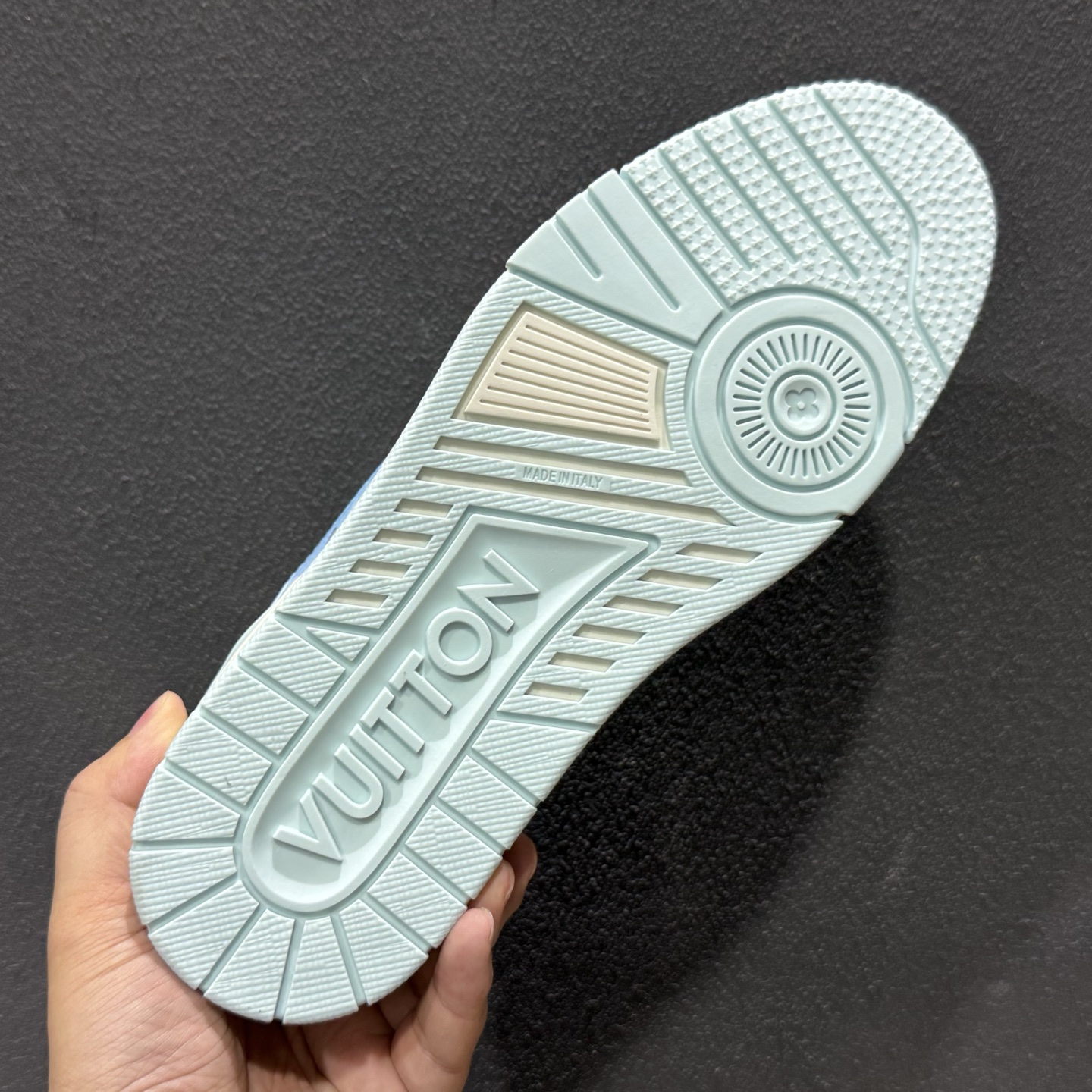 LOUIS VUITTON 路易威登 LV Trainer