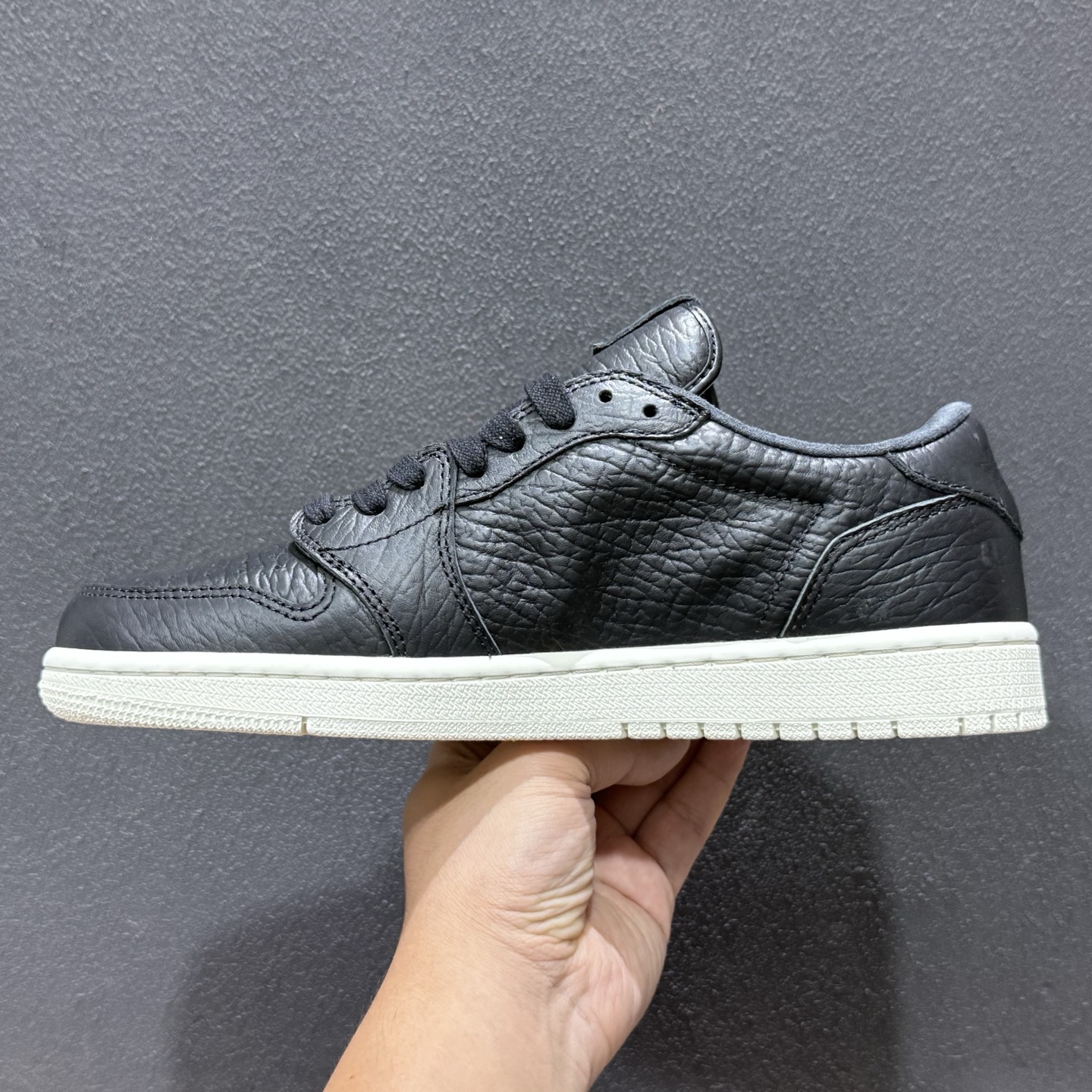 Air Jordan 1 Low ”Black Sail” AJ1 乔1纯色系 低帮复古文化篮球鞋 848775-005-High Quatity Cheap Brand wholesale wholesaler seller Clothes Bags handbags Sneakers Top Fashion Clothing Shoes from China Factory Chinese suppliers best Quality Beautiful Price Air Jordan 1 Low ”Black Sail” AJ1 乔1纯色系 低帮复古文化篮球鞋 848775-005