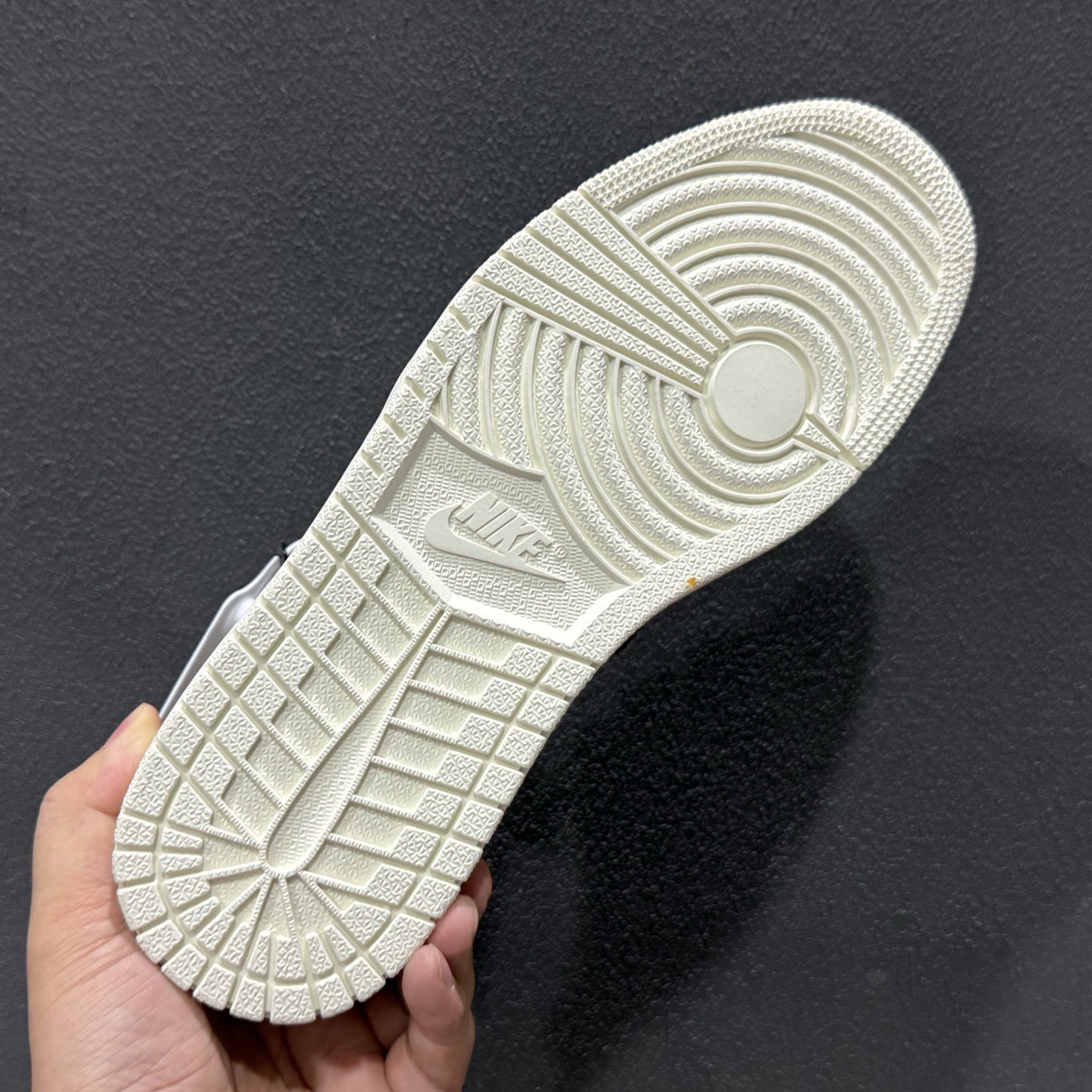 Air Jordan 1 Low ”Black Sail” AJ1 乔1纯色系 低帮复古文化篮球鞋 848775-005-High Quatity Cheap Brand wholesale wholesaler seller Clothes Bags handbags Sneakers Top Fashion Clothing Shoes from China Factory Chinese suppliers best Quality Beautiful Price Air Jordan 1 Low ”Black Sail” AJ1 乔1纯色系 低帮复古文化篮球鞋 848775-005