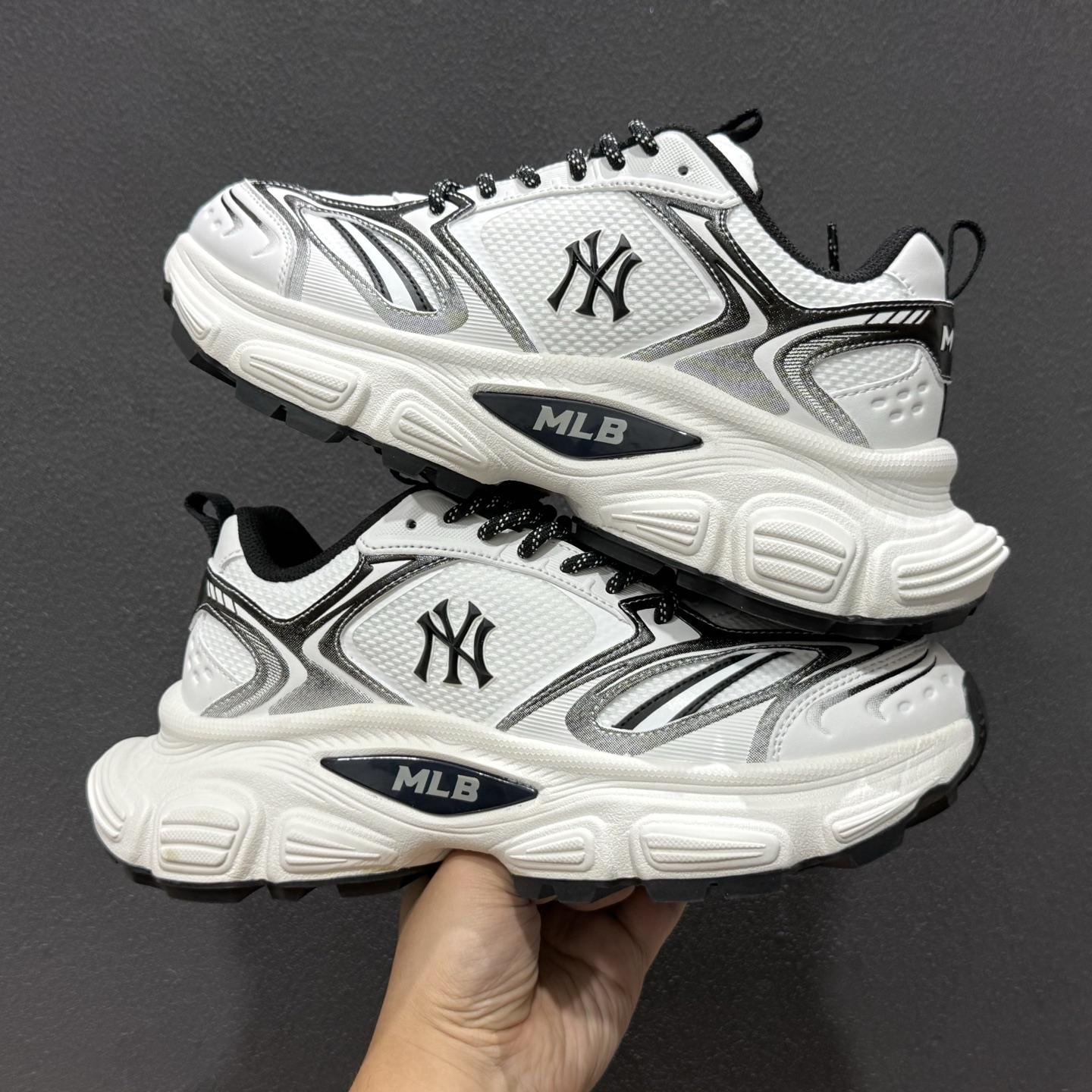 MLB Chunky Runner Basic 老爹鞋系列低帮轻量增高厚底百搭休闲运动慢跑鞋 3ASHWC36N-High Quatity Cheap Brand wholesale wholesaler seller Clothes Bags handbags Sneakers Top Fashion Clothing Shoes from China Factory Chinese suppliers best Quality Beautiful Price MLB Chunky Runner Basic 老爹鞋系列低帮轻量增高厚底百搭休闲运动慢跑鞋 3ASHWC36N