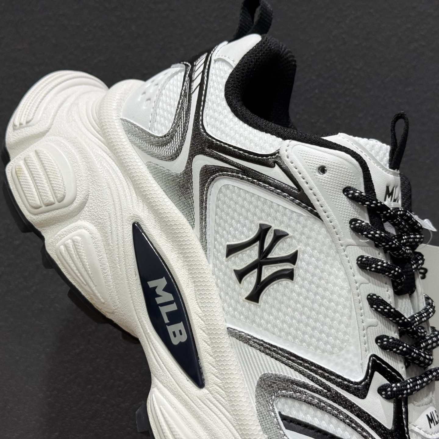 MLB Chunky Runner Basic 老爹鞋系列低帮轻量增高厚底百搭休闲运动慢跑鞋 3ASHWC36N-High Quatity Cheap Brand wholesale wholesaler seller Clothes Bags handbags Sneakers Top Fashion Clothing Shoes from China Factory Chinese suppliers best Quality Beautiful Price MLB Chunky Runner Basic 老爹鞋系列低帮轻量增高厚底百搭休闲运动慢跑鞋 3ASHWC36N