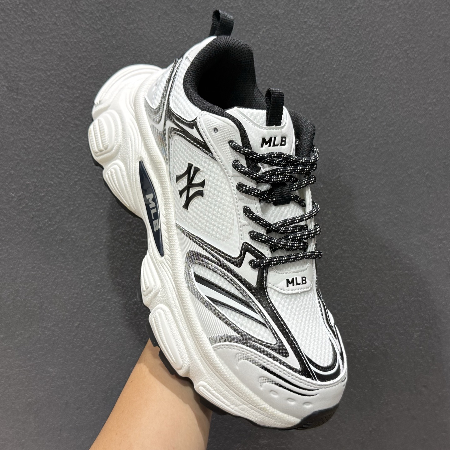 MLB Chunky Runner Basic 老爹鞋系列低帮轻量增高厚底百搭休闲运动慢跑鞋 3ASHWC36N-High Quatity Cheap Brand wholesale wholesaler seller Clothes Bags handbags Sneakers Top Fashion Clothing Shoes from China Factory Chinese suppliers best Quality Beautiful Price MLB Chunky Runner Basic 老爹鞋系列低帮轻量增高厚底百搭休闲运动慢跑鞋 3ASHWC36N