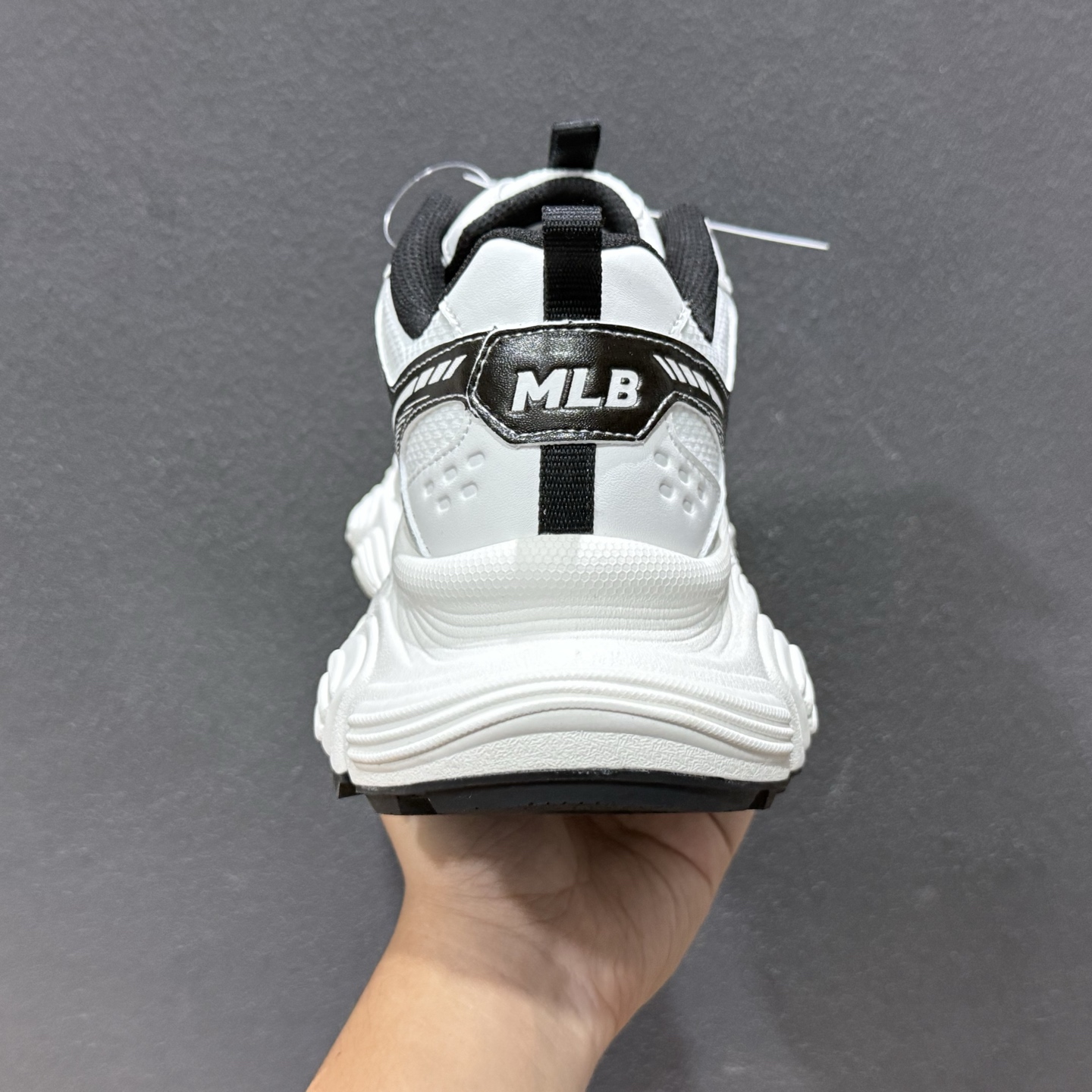 MLB Chunky Runner Basic 老爹鞋系列低帮轻量增高厚底百搭休闲运动慢跑鞋 3ASHWC36N-High Quatity Cheap Brand wholesale wholesaler seller Clothes Bags handbags Sneakers Top Fashion Clothing Shoes from China Factory Chinese suppliers best Quality Beautiful Price MLB Chunky Runner Basic 老爹鞋系列低帮轻量增高厚底百搭休闲运动慢跑鞋 3ASHWC36N