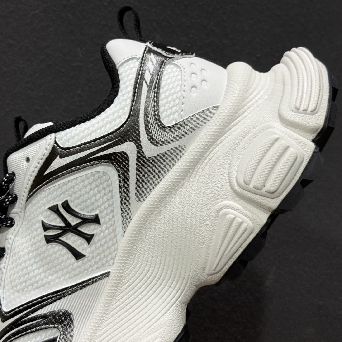 MLB Chunky Runner Basic 老爹鞋系列低帮轻量增高厚底百搭休闲运动慢跑鞋 3ASHWC36N-High Quatity Cheap Brand wholesale wholesaler seller Clothes Bags handbags Sneakers Top Fashion Clothing Shoes from China Factory Chinese suppliers best Quality Beautiful Price MLB Chunky Runner Basic 老爹鞋系列低帮轻量增高厚底百搭休闲运动慢跑鞋 3ASHWC36N