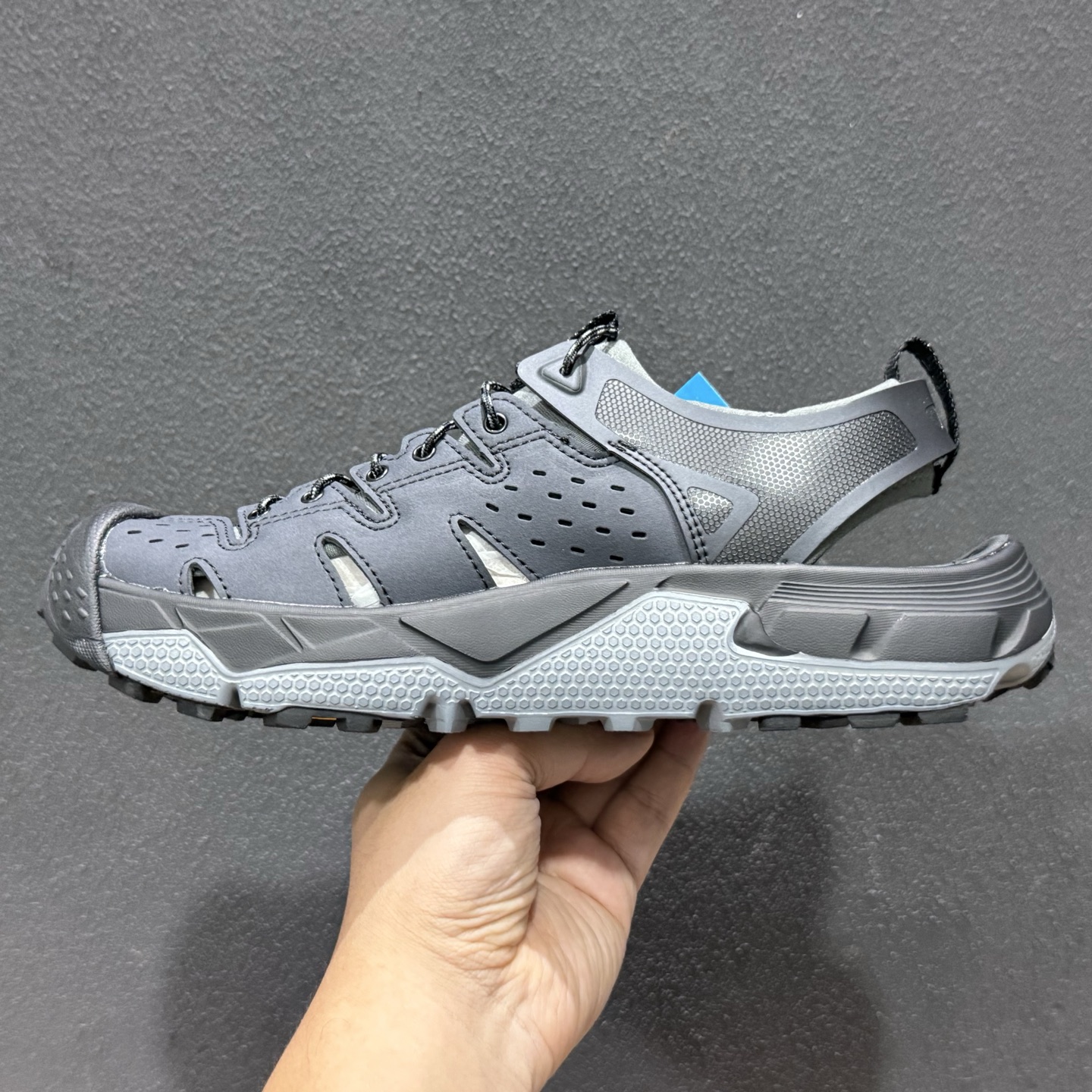HOKA ONE ONE VIBRAM TOR TRAFA 舒适 防滑透气 户外机能山地溯溪鞋 1016311-731-High Quatity Cheap Brand wholesale wholesaler seller Clothes Bags handbags Sneakers Top Fashion Clothing Shoes from China Factory Chinese suppliers best Quality Beautiful Price HOKA ONE ONE VIBRAM TOR TRAFA 舒适 防滑透气 户外机能山地溯溪鞋 1016311-731