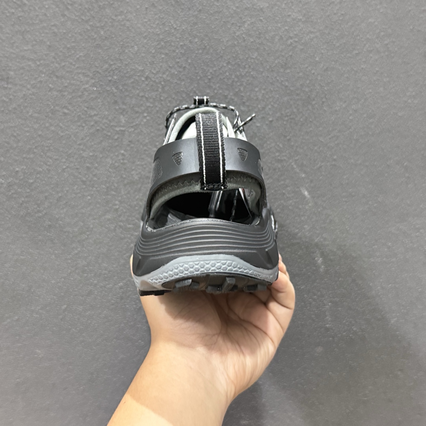 HOKA ONE ONE VIBRAM TOR TRAFA 舒适 防滑透气 户外机能山地溯溪鞋 1016311-731-High Quatity Cheap Brand wholesale wholesaler seller Clothes Bags handbags Sneakers Top Fashion Clothing Shoes from China Factory Chinese suppliers best Quality Beautiful Price HOKA ONE ONE VIBRAM TOR TRAFA 舒适 防滑透气 户外机能山地溯溪鞋 1016311-731