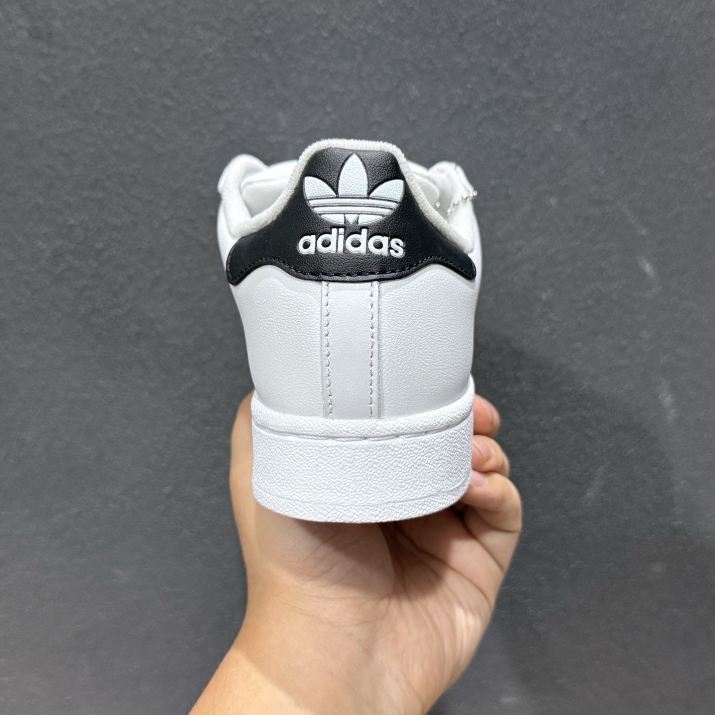 新款出货 AD AD Originals Superstar 2 贝壳头 简约经典 舒适时尚 复古板鞋 男女同款 黑白 JH9977-124-High Quatity Cheap Brand wholesale wholesaler seller Clothes Bags handbags Sneakers Top Fashion Clothing Shoes from China Factory Chinese suppliers best Quality Beautiful Price 新款出货 AD AD Originals Superstar 2 贝壳头 简约经典 舒适时尚 复古板鞋 男女同款 黑白 JH9977-124