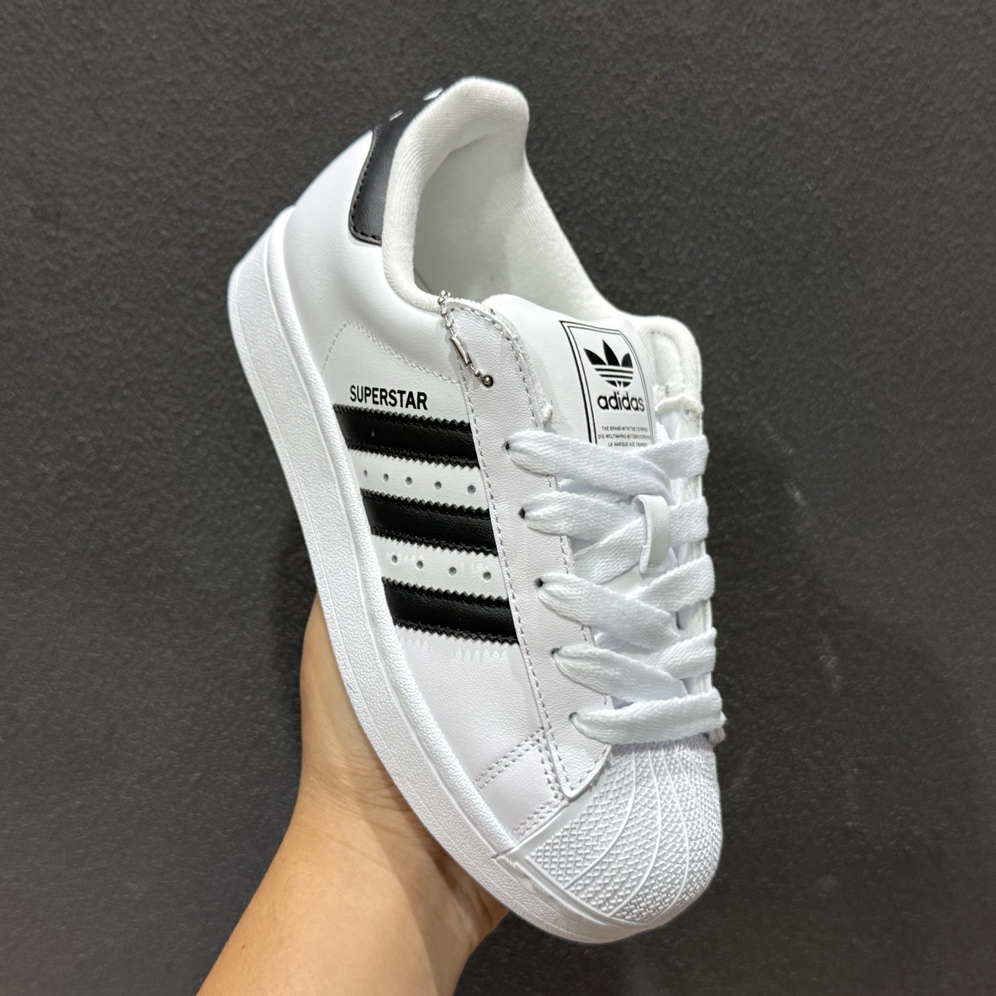 新款出货 AD AD Originals Superstar 2 贝壳头 简约经典 舒适时尚 复古板鞋 男女同款 黑白 JH9977-124-High Quatity Cheap Brand wholesale wholesaler seller Clothes Bags handbags Sneakers Top Fashion Clothing Shoes from China Factory Chinese suppliers best Quality Beautiful Price 新款出货 AD AD Originals Superstar 2 贝壳头 简约经典 舒适时尚 复古板鞋 男女同款 黑白 JH9977-124