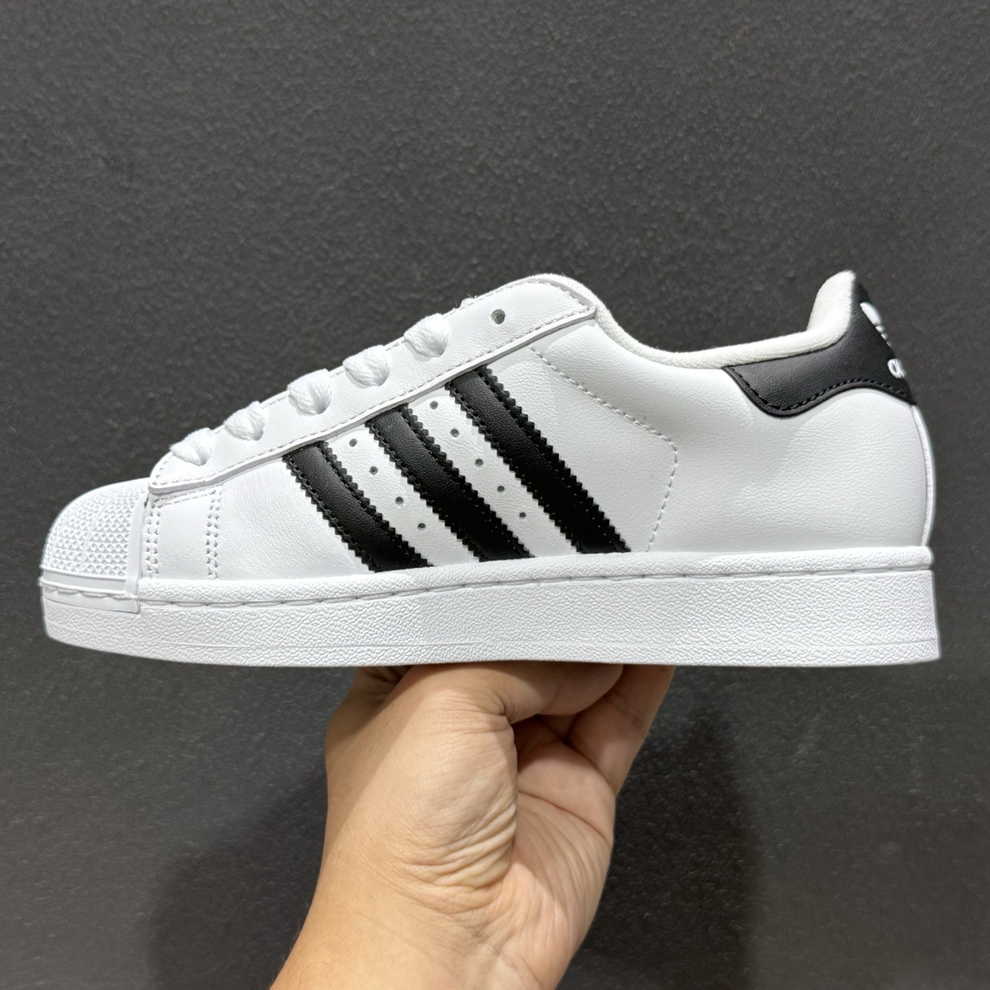 新款出货 AD AD Originals Superstar 2 贝壳头 简约经典 舒适时尚 复古板鞋 男女同款 黑白 JH9977-124-High Quatity Cheap Brand wholesale wholesaler seller Clothes Bags handbags Sneakers Top Fashion Clothing Shoes from China Factory Chinese suppliers best Quality Beautiful Price 新款出货 AD AD Originals Superstar 2 贝壳头 简约经典 舒适时尚 复古板鞋 男女同款 黑白 JH9977-124