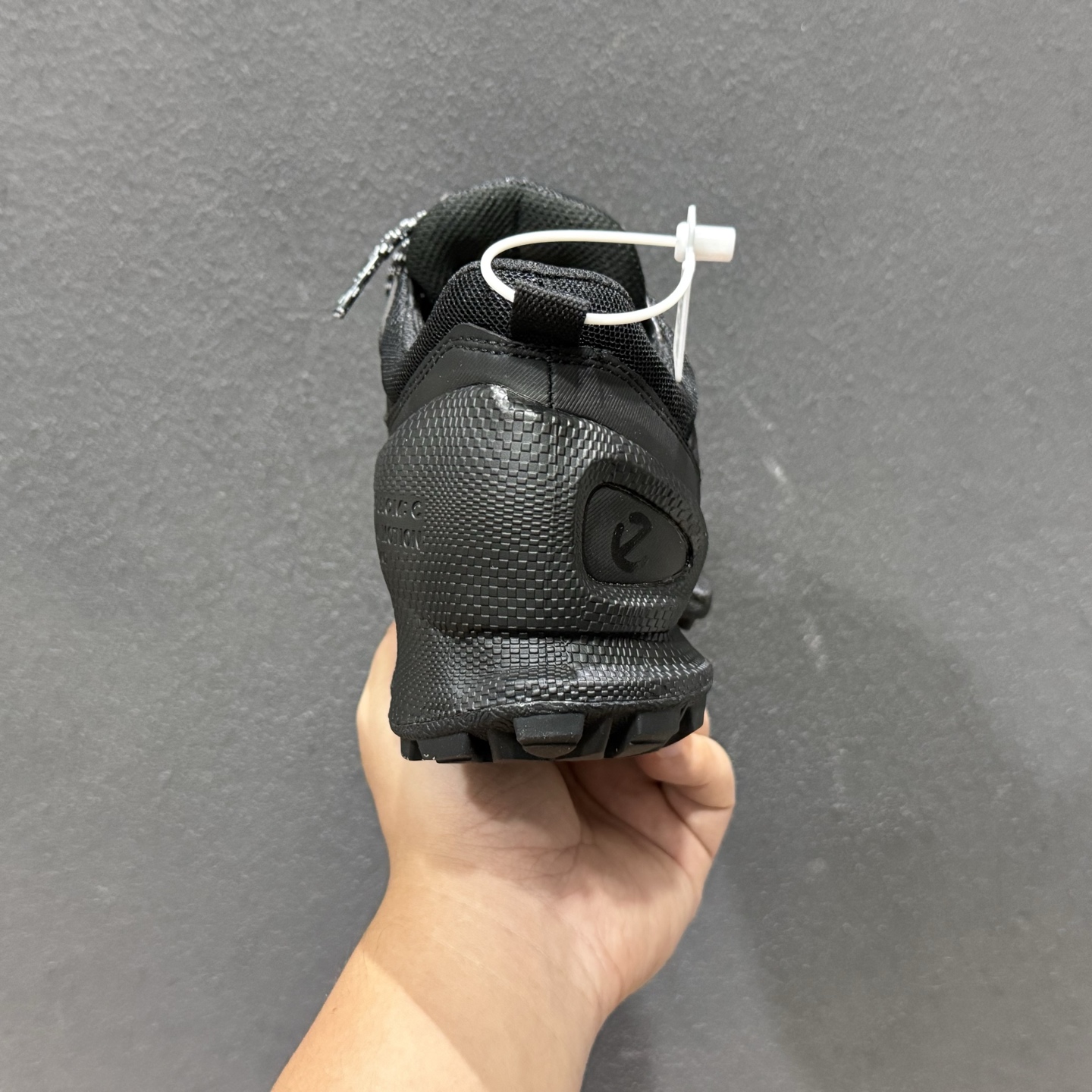 ECCO爱步登山鞋男款 舒适户外运动越野跑鞋健步BIOMC踪迹系列-High Quatity Cheap Brand wholesale wholesaler seller Clothes Bags handbags Sneakers Top Fashion Clothing Shoes from China Factory Chinese suppliers best Quality Beautiful Price ECCO爱步登山鞋男款 舒适户外运动越野跑鞋健步BIOMC踪迹系列