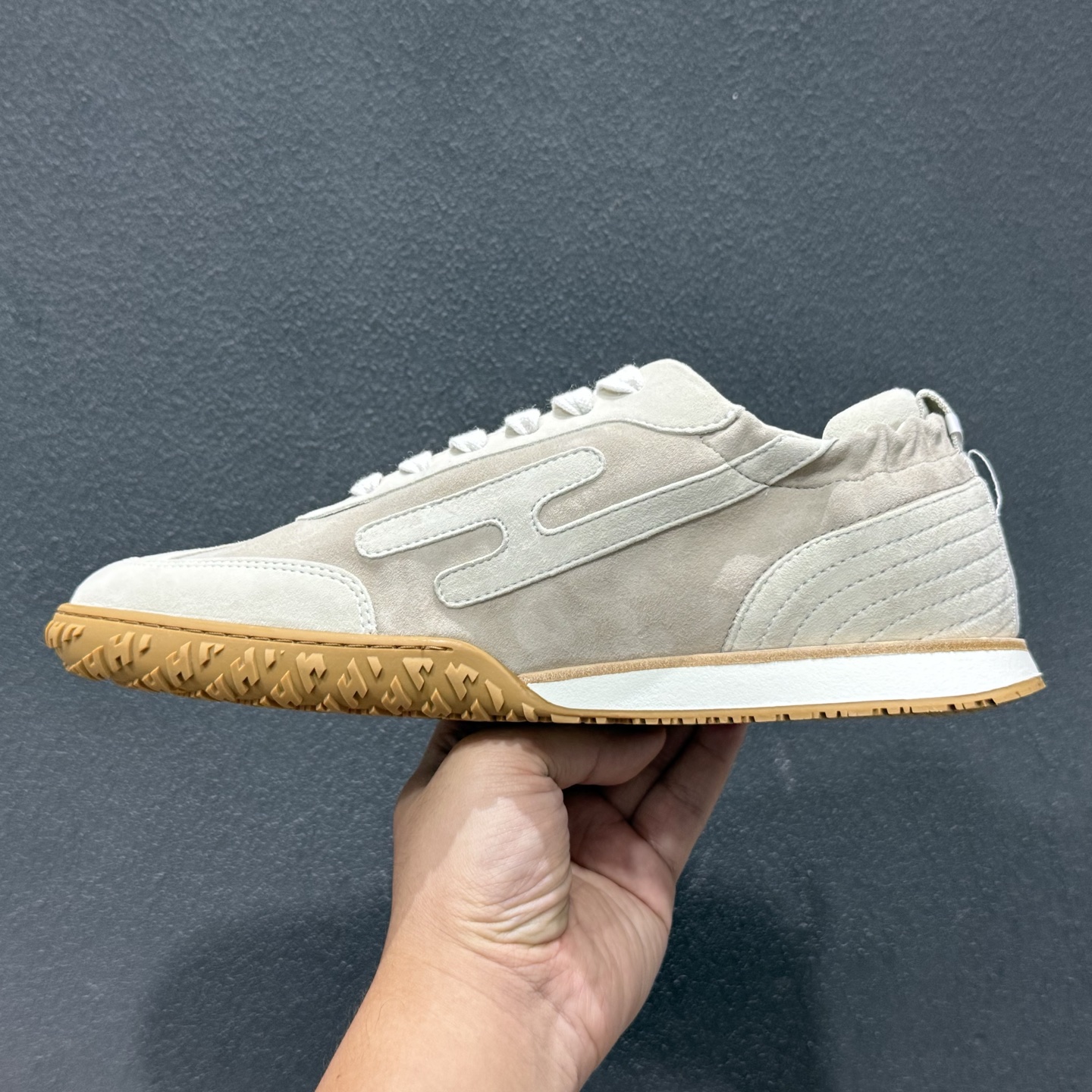 Hermes 爱马仕Jet 系列 复古休闲德训鞋 H242925ZHNL