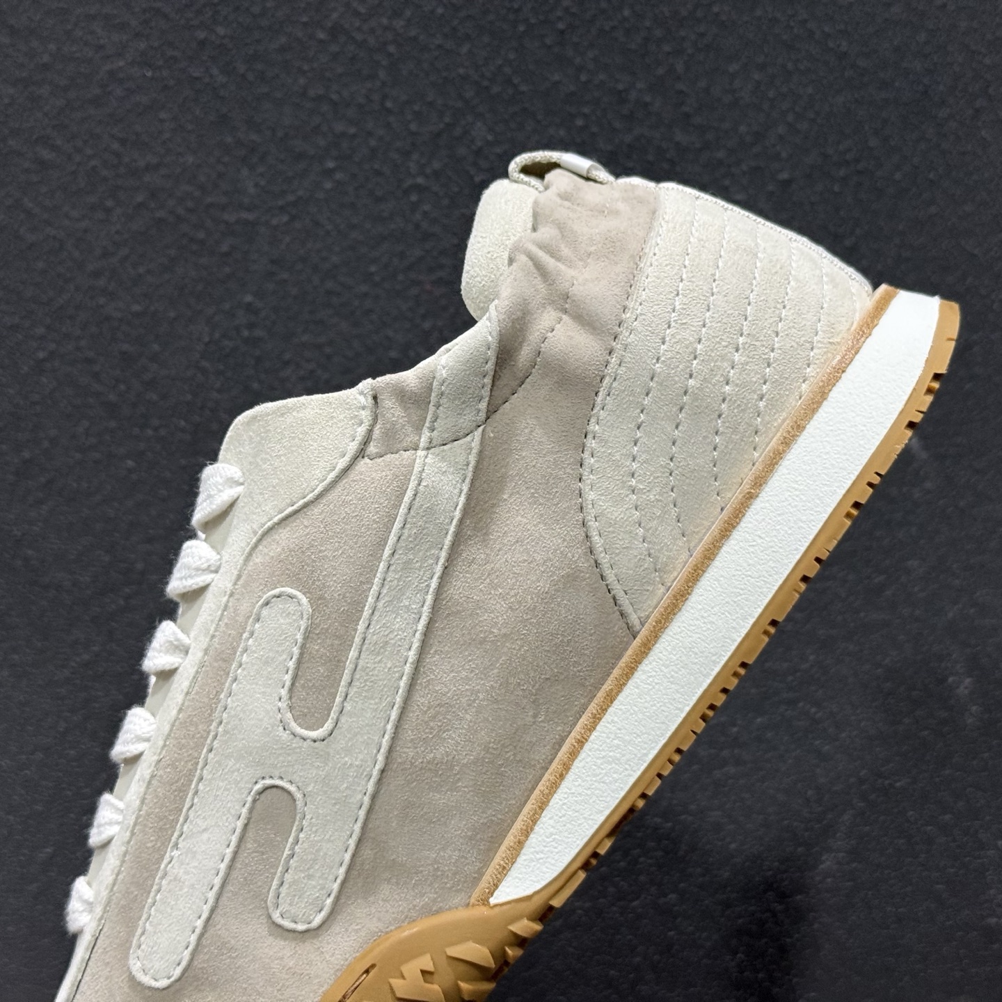 Hermes 爱马仕Jet 系列 复古休闲德训鞋 H242925ZHNL