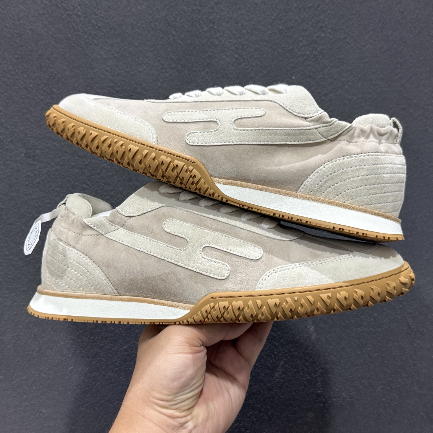 Hermes 爱马仕Jet 系列 复古休闲德训鞋 H242925ZHNL