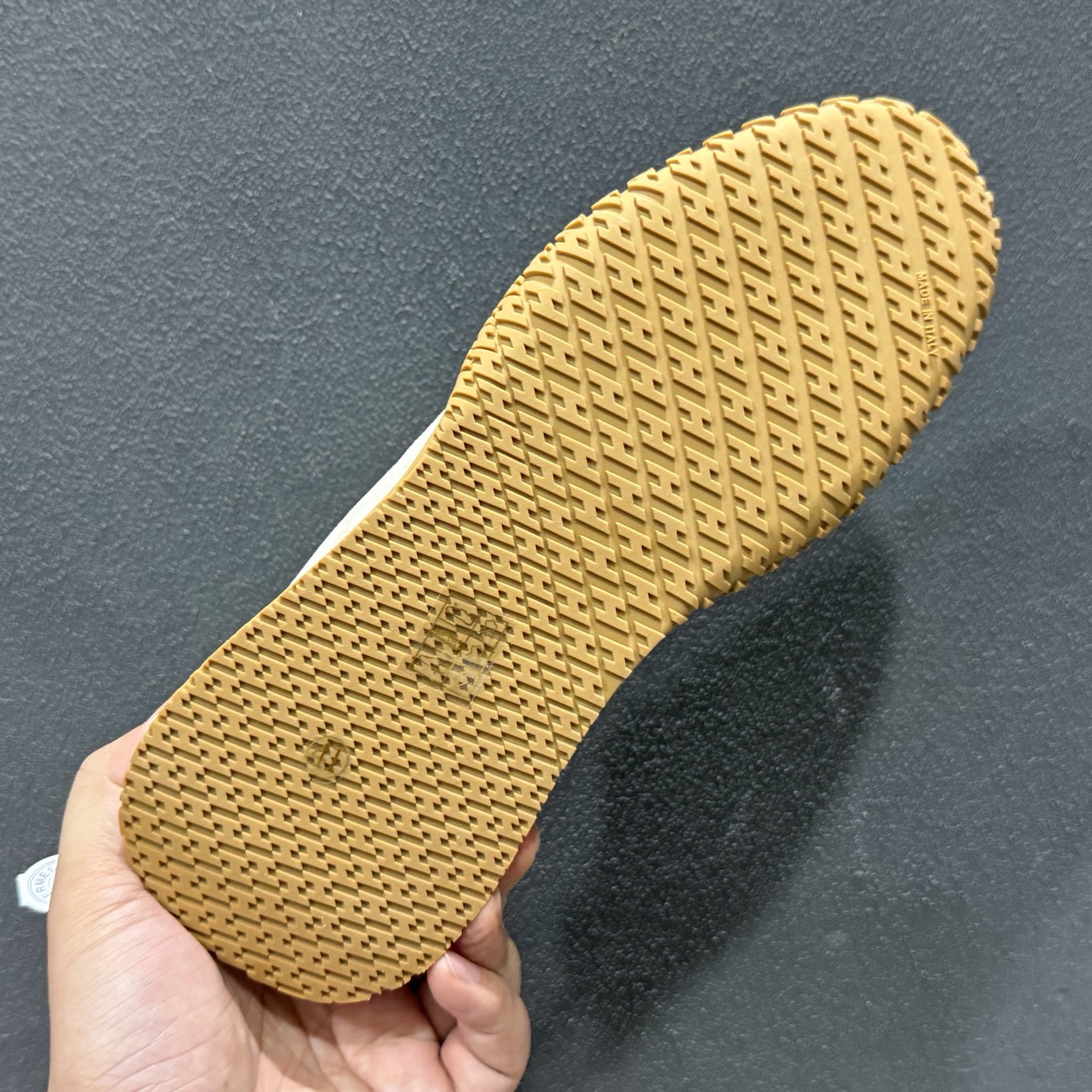 Hermes 爱马仕Jet 系列 复古休闲德训鞋 H242925ZHNL