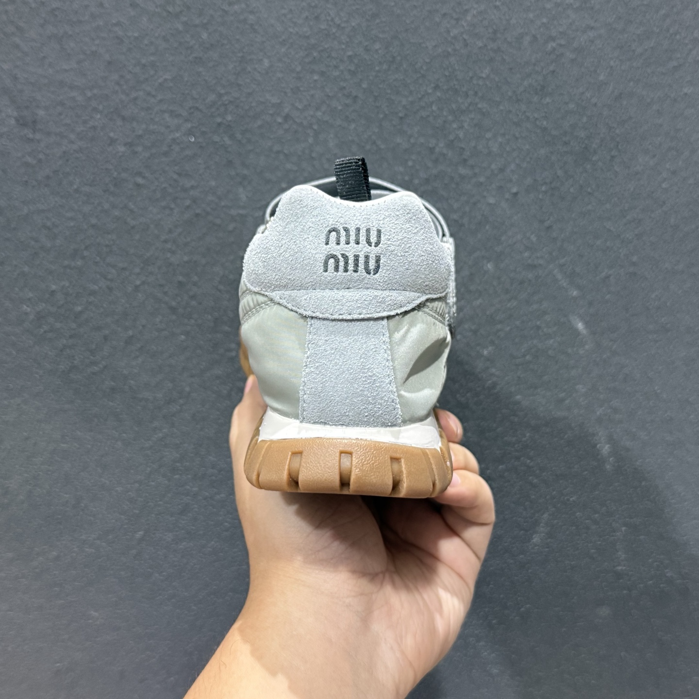 300 miumiu.缪缪2026 早春新品科技面料和绒 面小牛皮轮胎运动鞋魔术贴款凉鞋-Chinese UA Cheap High Quatity Brand Clothes Bags handbags Sneakers wholesale wholesaler seller from China Factory suppliers Fashion Clothing Shoes best Quality Beautiful Price 300 miumiu.缪缪2026 早春新品科技面料和绒 面小牛皮轮胎运动鞋魔术贴款凉鞋